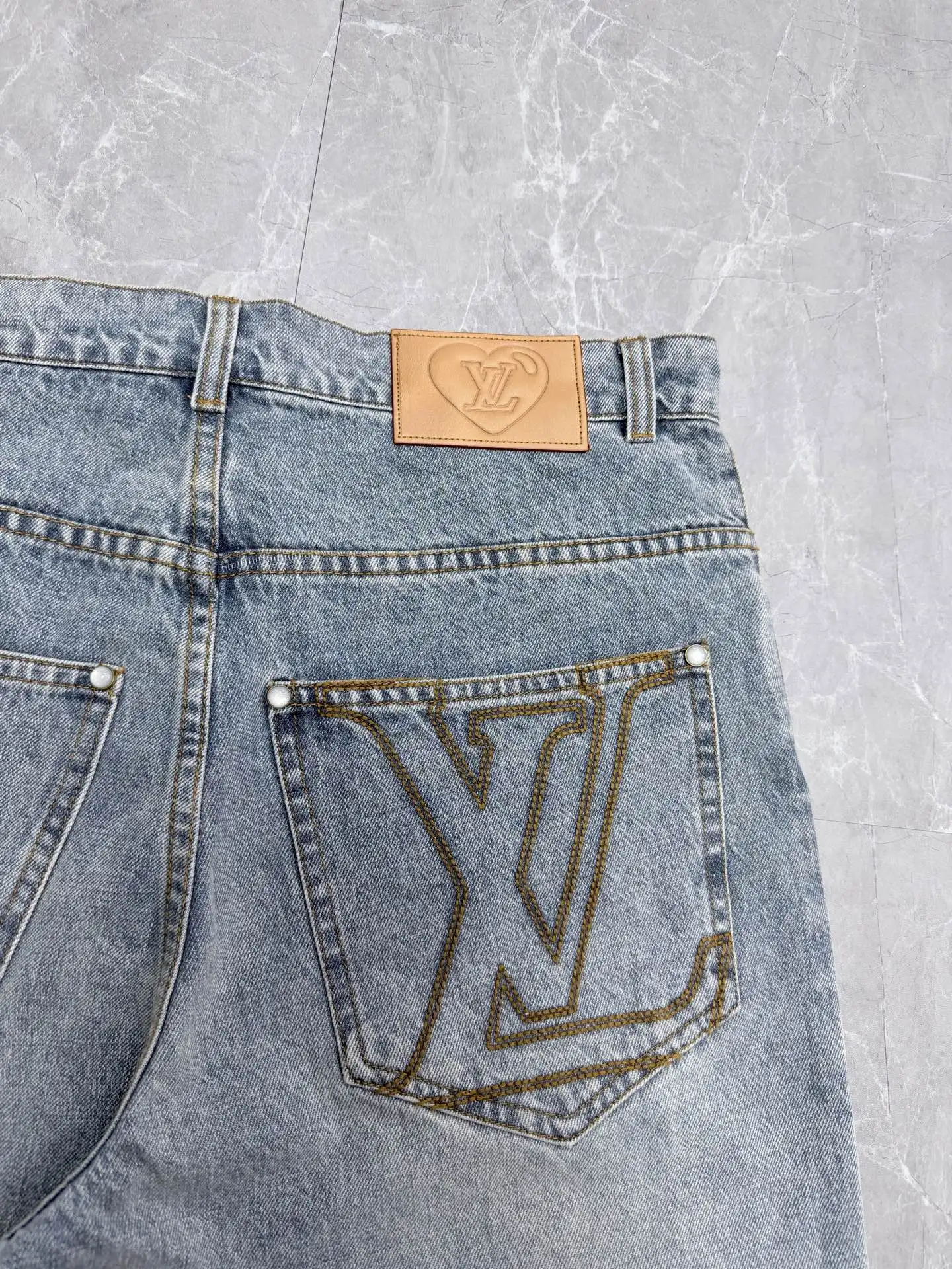 Embellished Straight-Leg Denim Jeans D29022039 — view 9