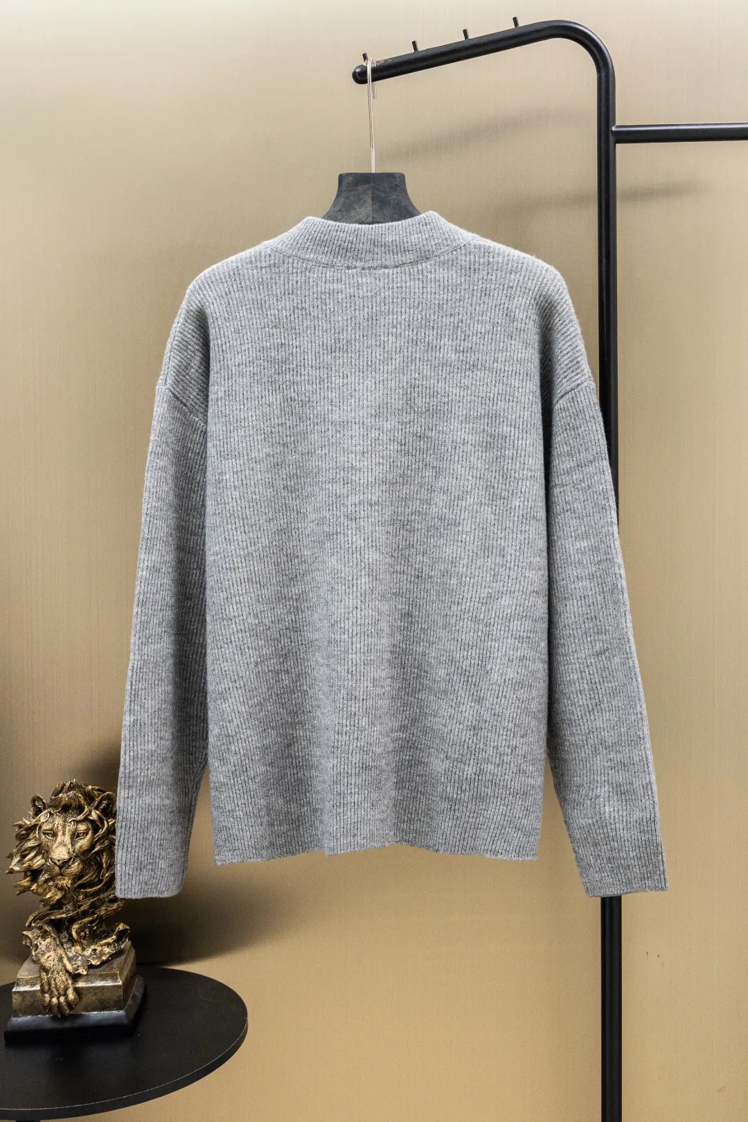 Logo-Embroidered Wool-Blend V-Neck Sweater D29523431 — view 2