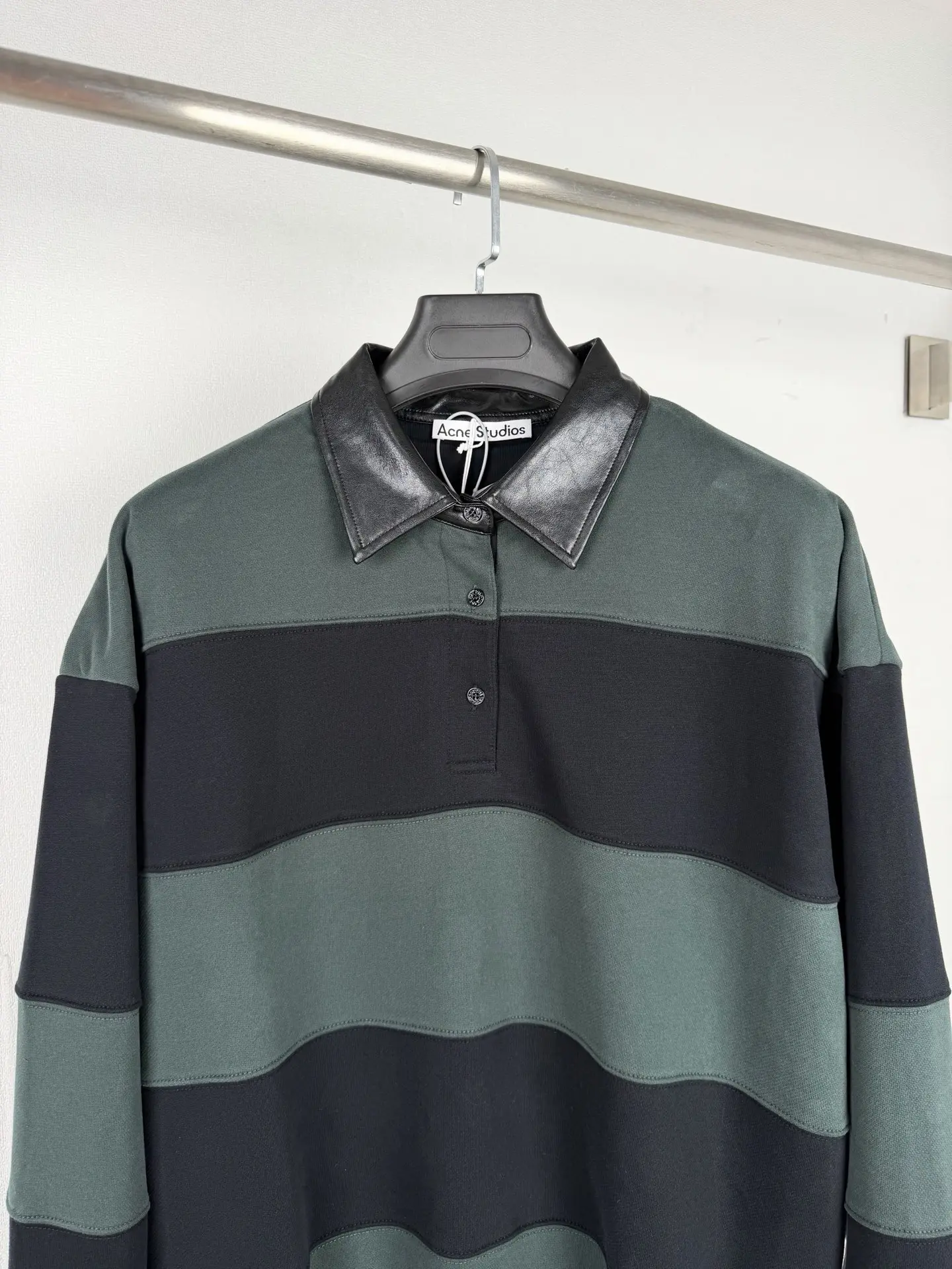 Leather-Collar Striped Rugby Sweatshirt D31019994 — view 2