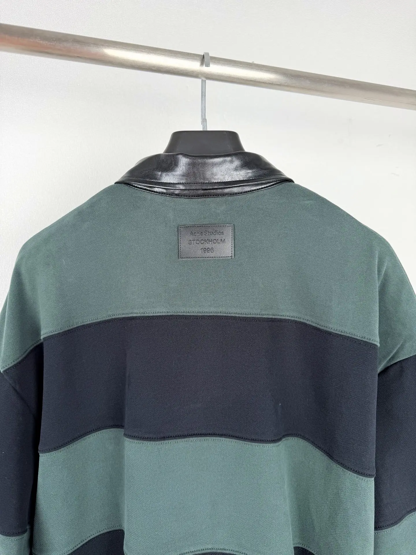 Leather-Collar Striped Rugby Sweatshirt D31019994 — view 4