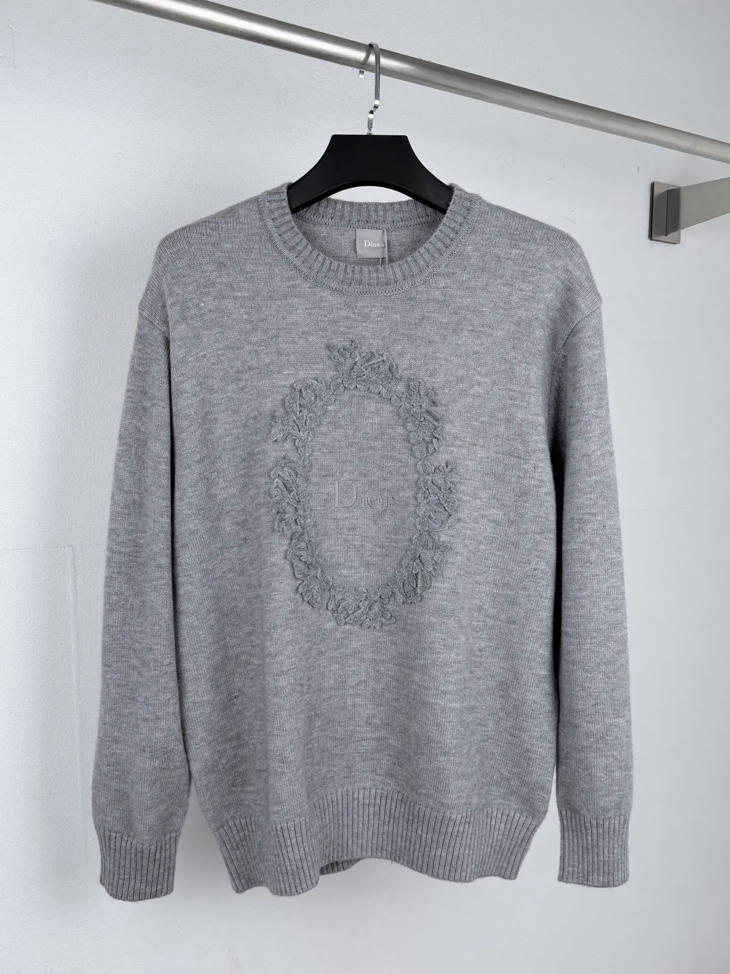 Wreath Embroidery Logo Knit Sweater D31020022