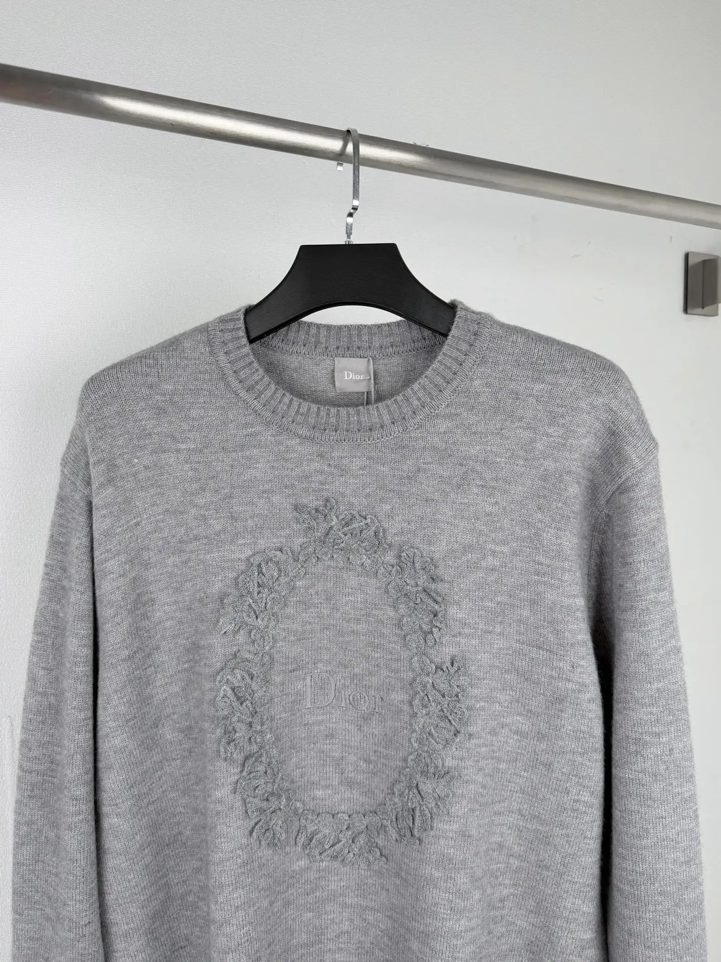 Wreath Embroidery Logo Knit Sweater D31020022 — view 2