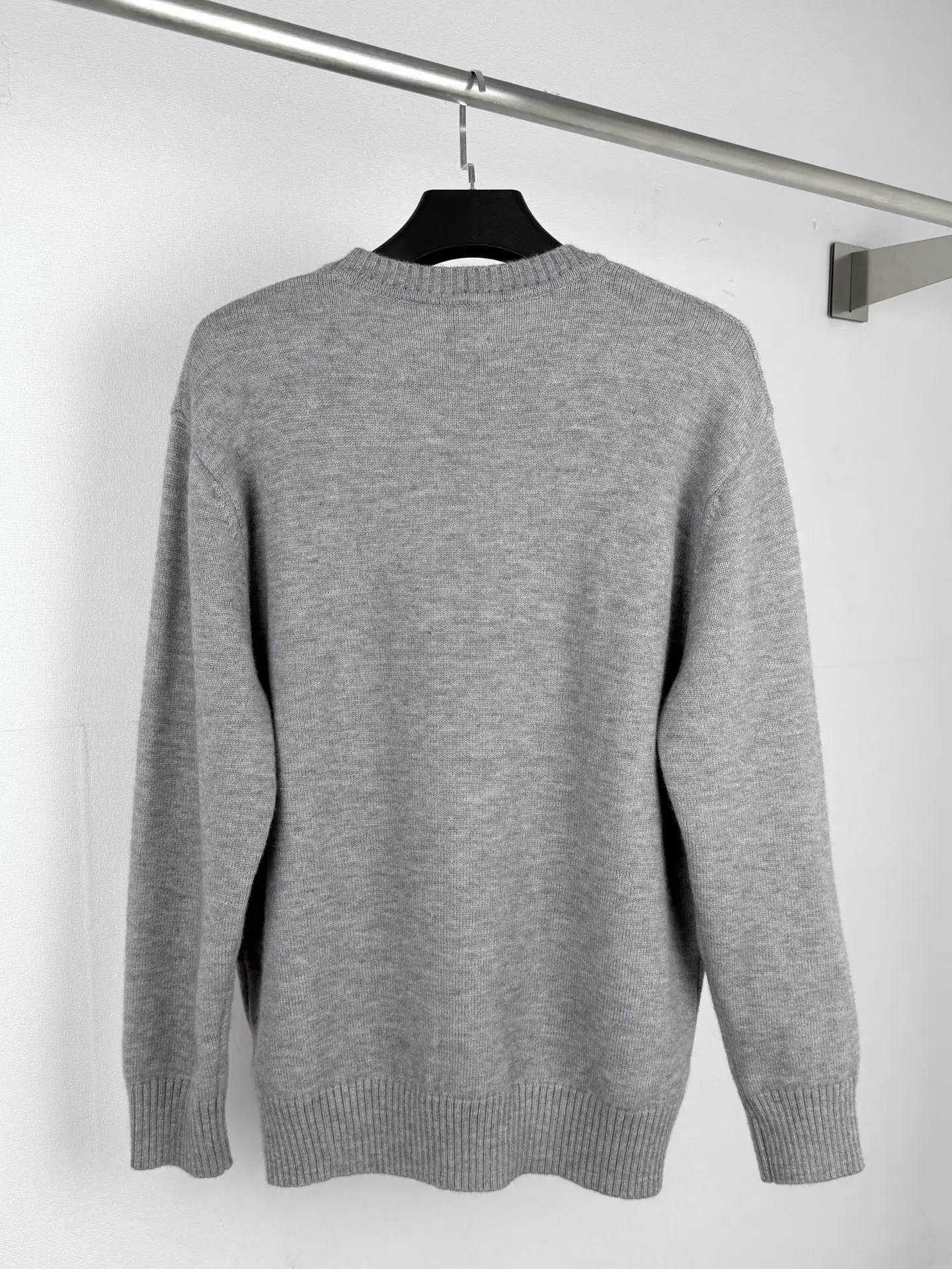 Wreath Embroidery Logo Knit Sweater D31020022 — view 3