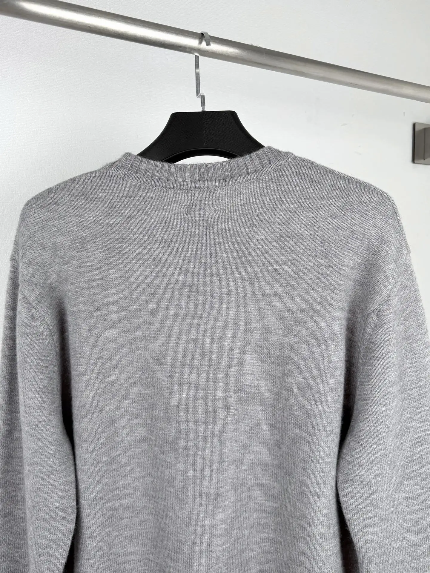 Wreath Embroidery Logo Knit Sweater D31020022 — view 4