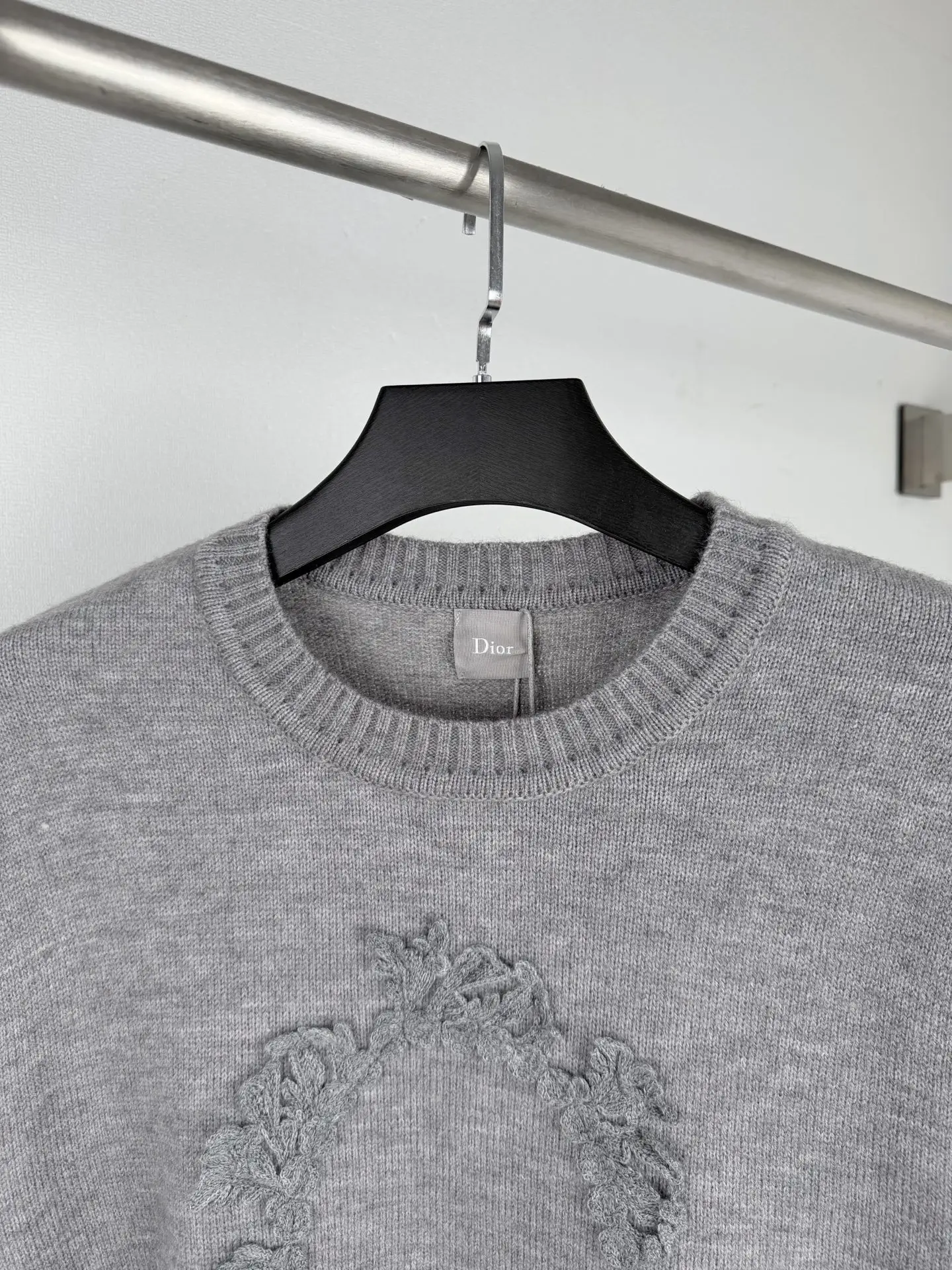 Wreath Embroidery Logo Knit Sweater D31020022 — view 5