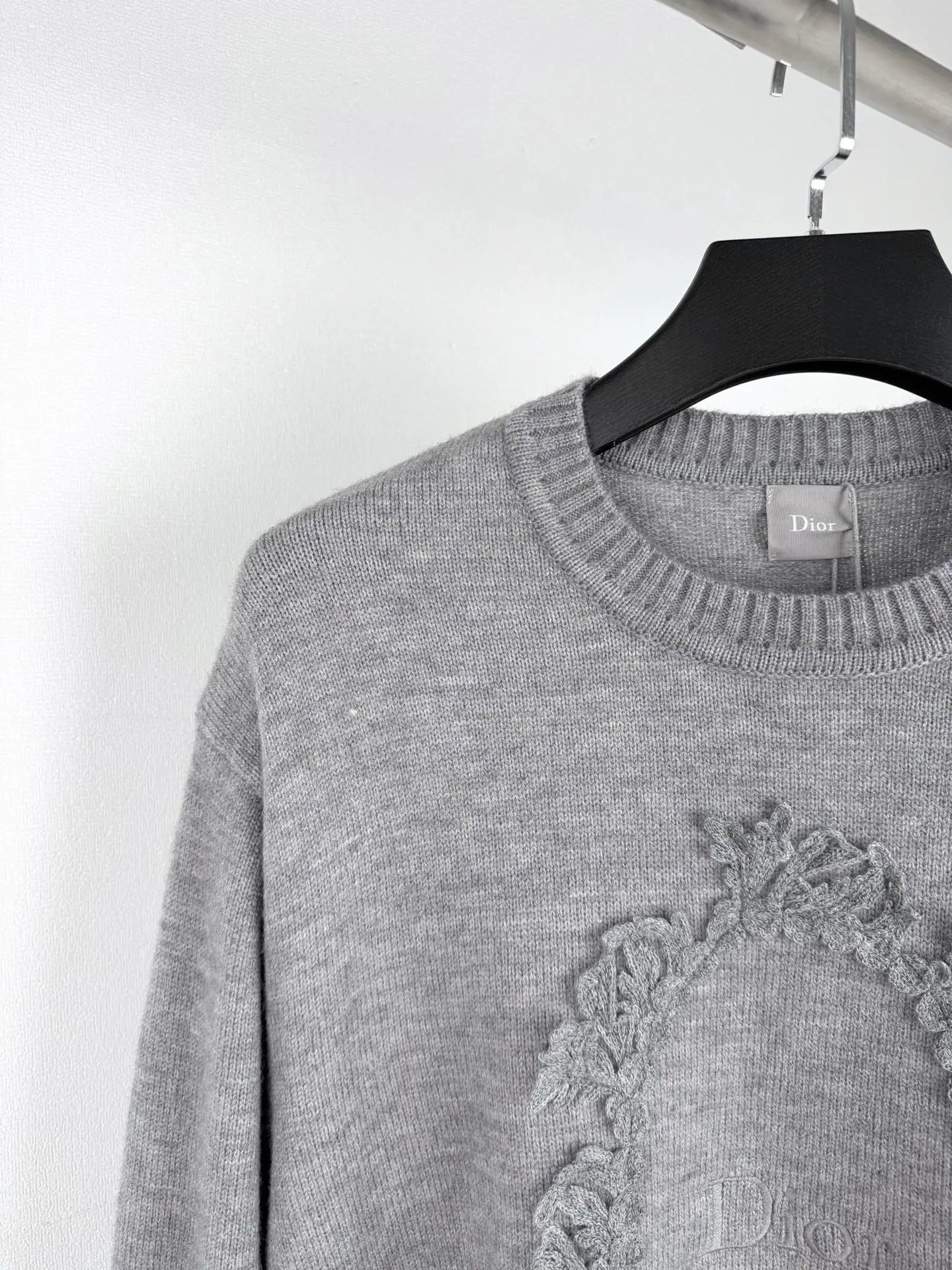 Wreath Embroidery Logo Knit Sweater D31020022 — view 7