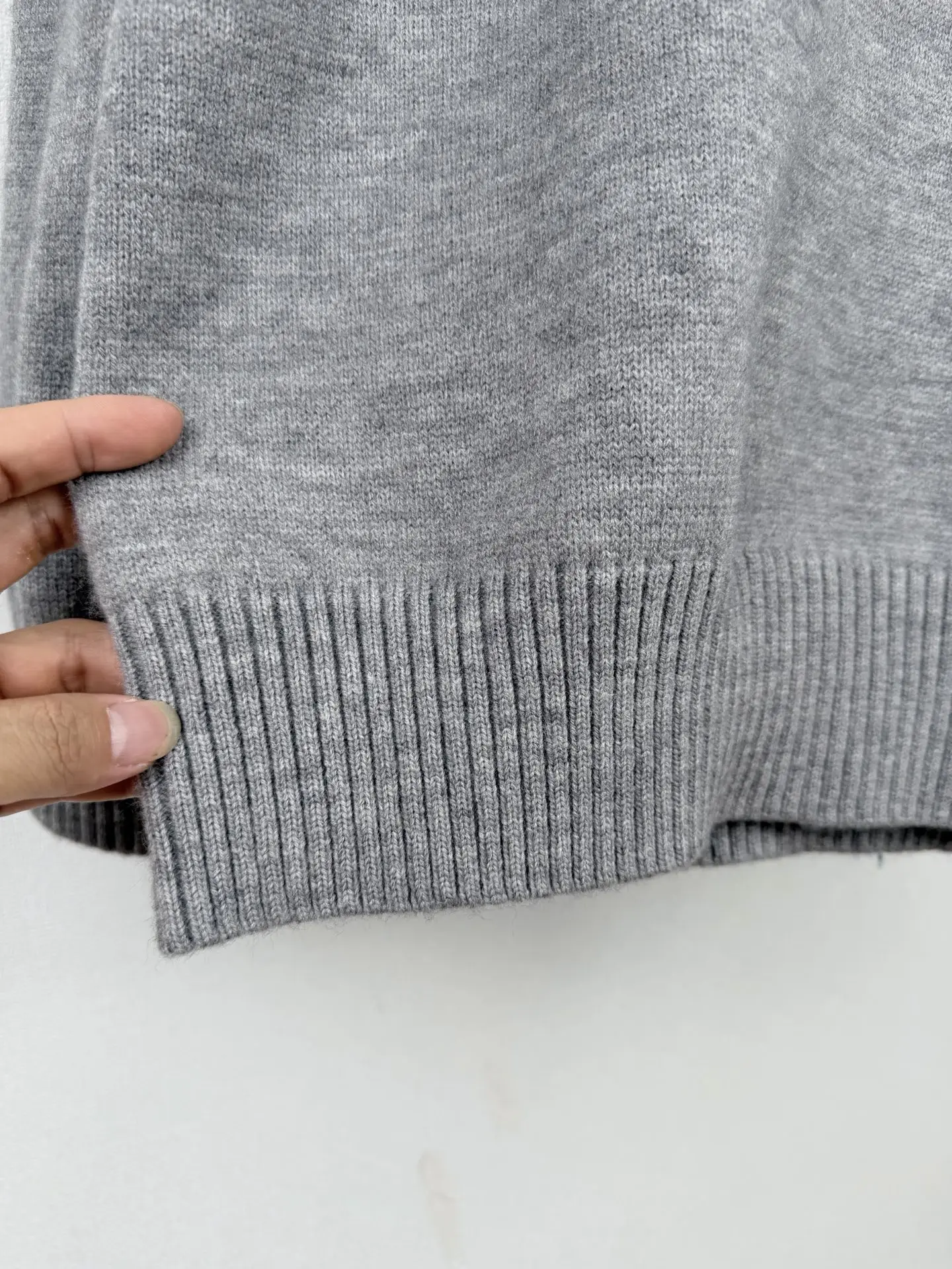 Wreath Embroidery Logo Knit Sweater D31020022 — view 10