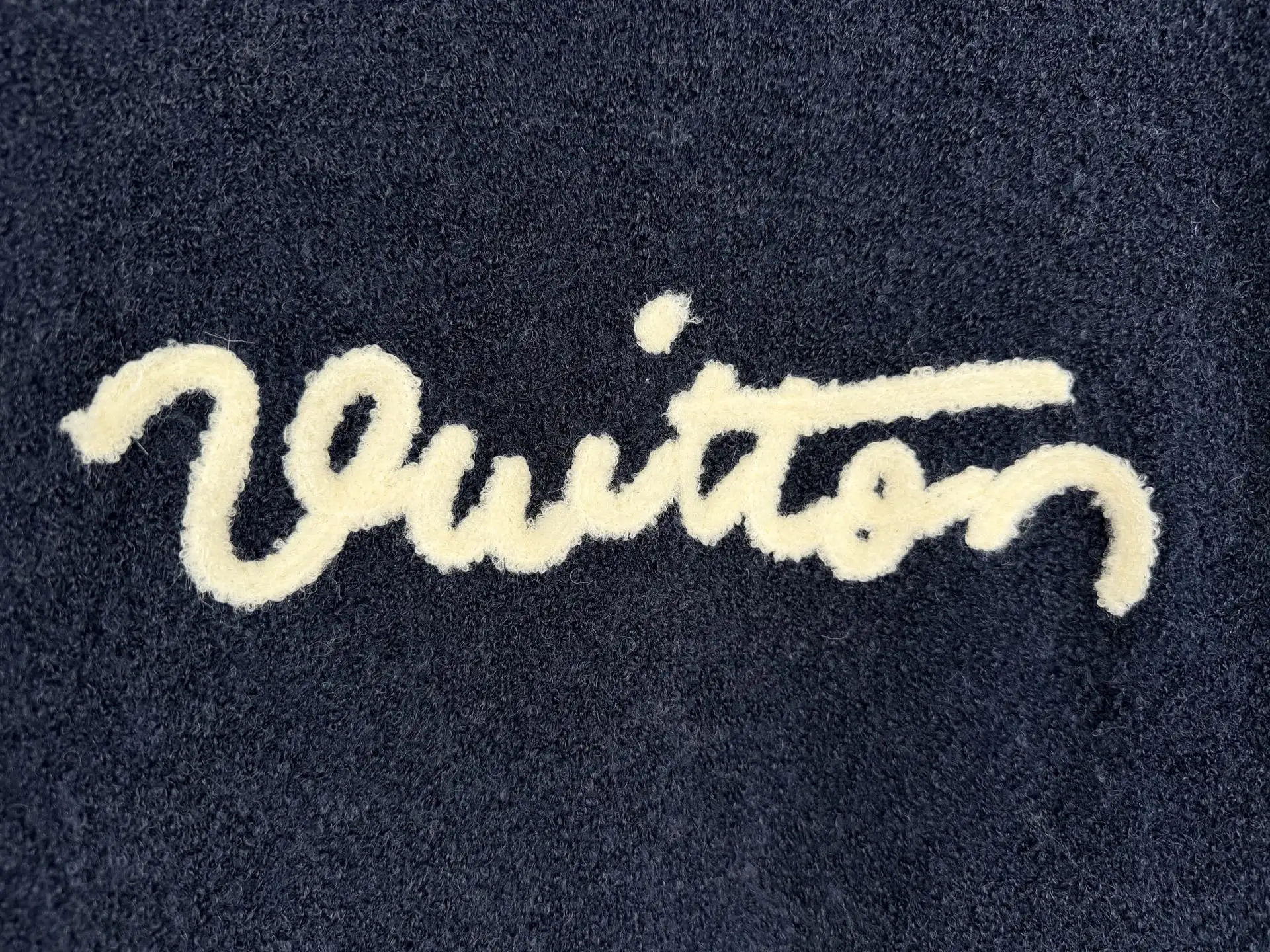 Logo Embroidered Bouclé Knit Sweater D31020033 — view 7