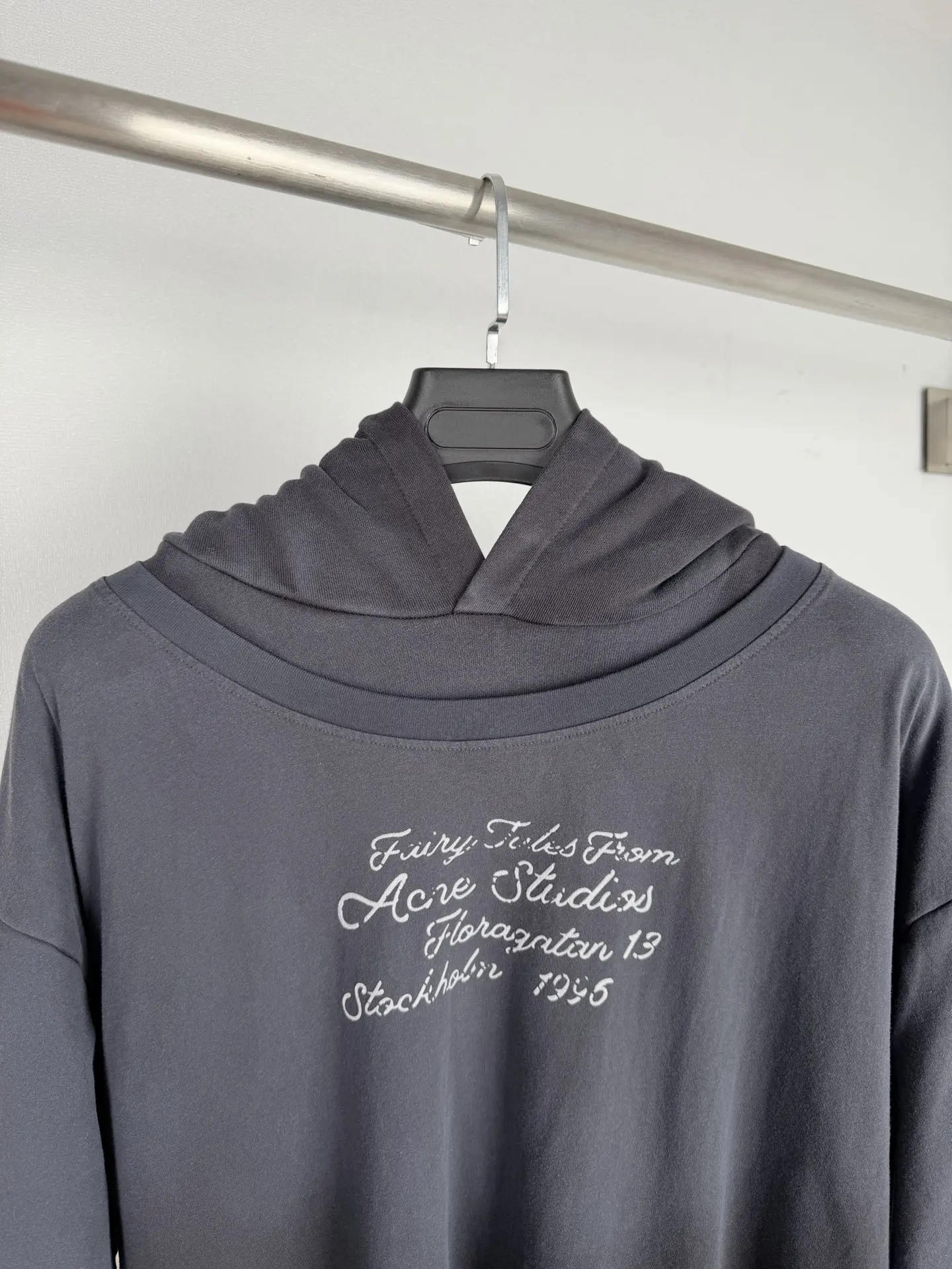 Layered-Sleeve Logo Print Hoodie D31520019 — view 5