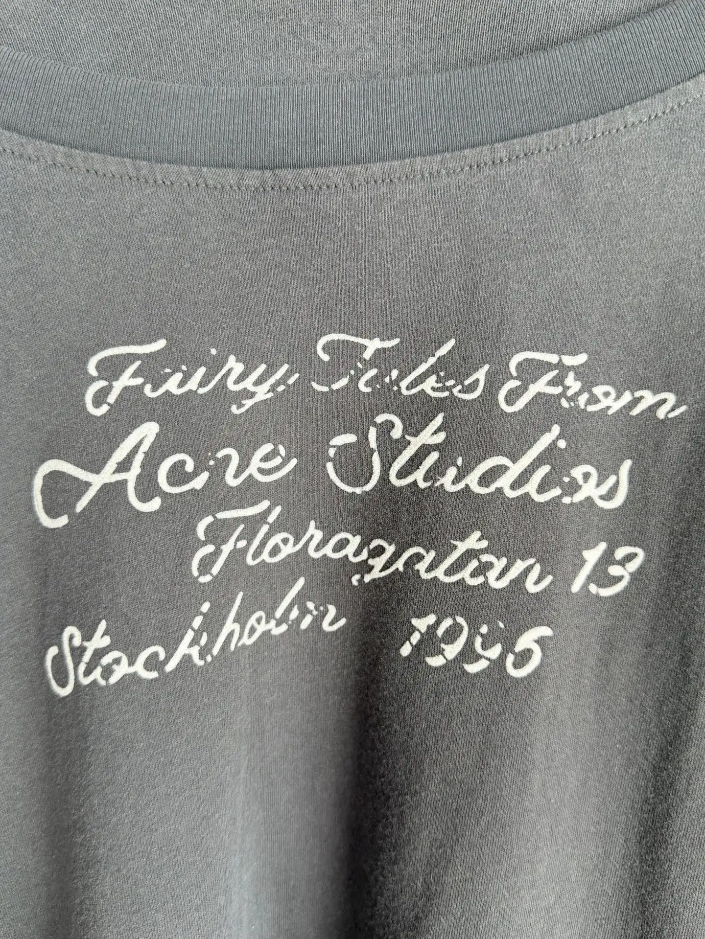 Layered-Sleeve Logo Print Hoodie D31520019 — view 6