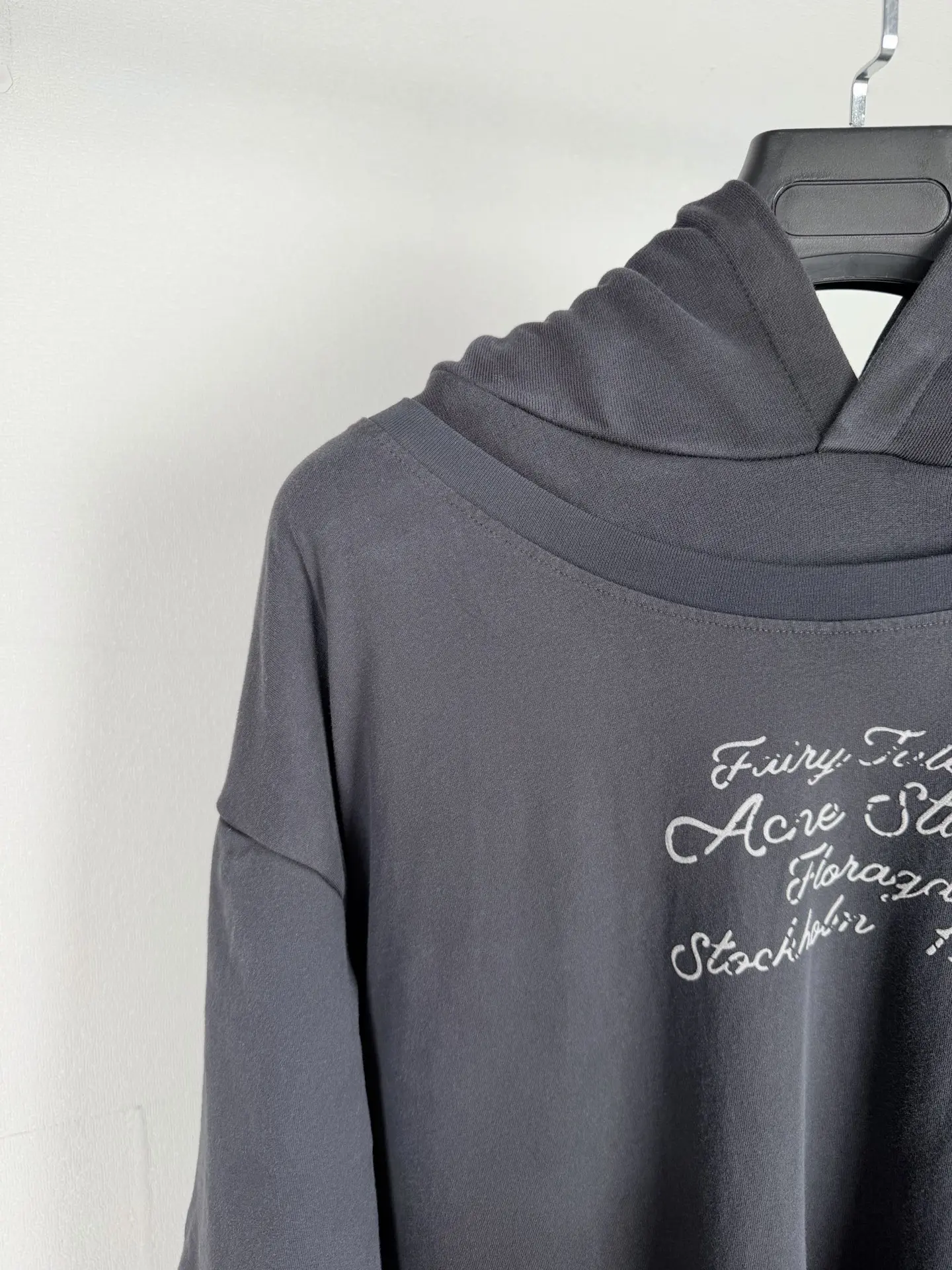 Layered-Sleeve Logo Print Hoodie D31520019 — view 7