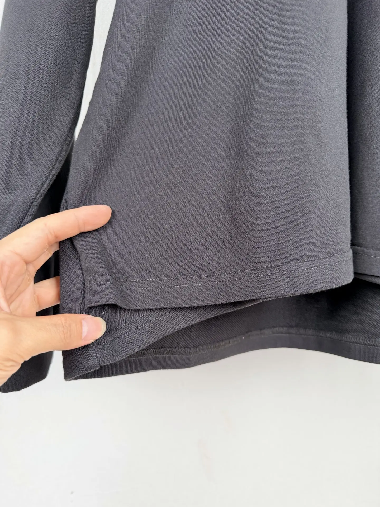 Layered-Sleeve Logo Print Hoodie D31520019 — view 9