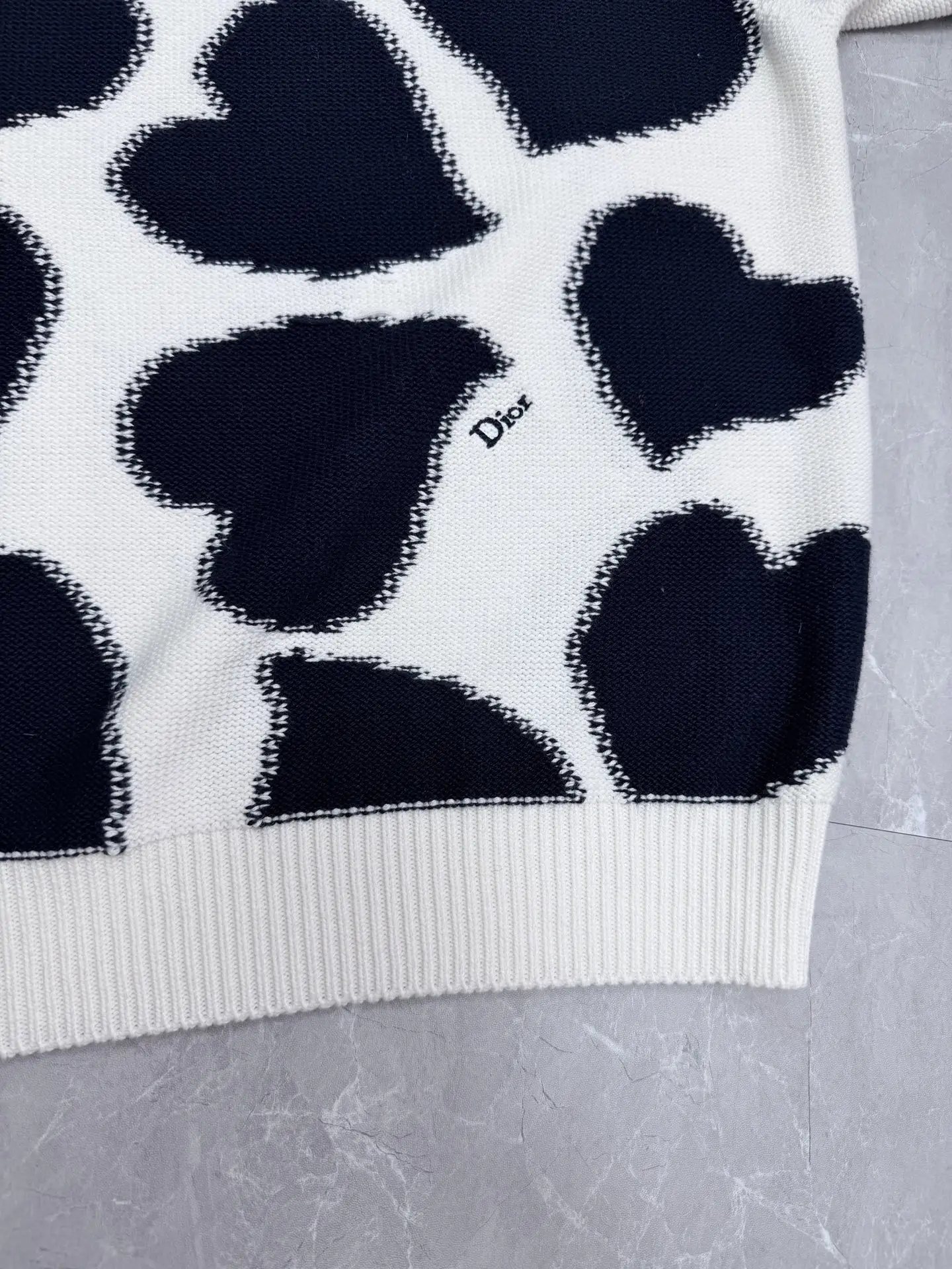 Heart-Intarsia Crew-Neck Knit Sweater D31522042 — view 6