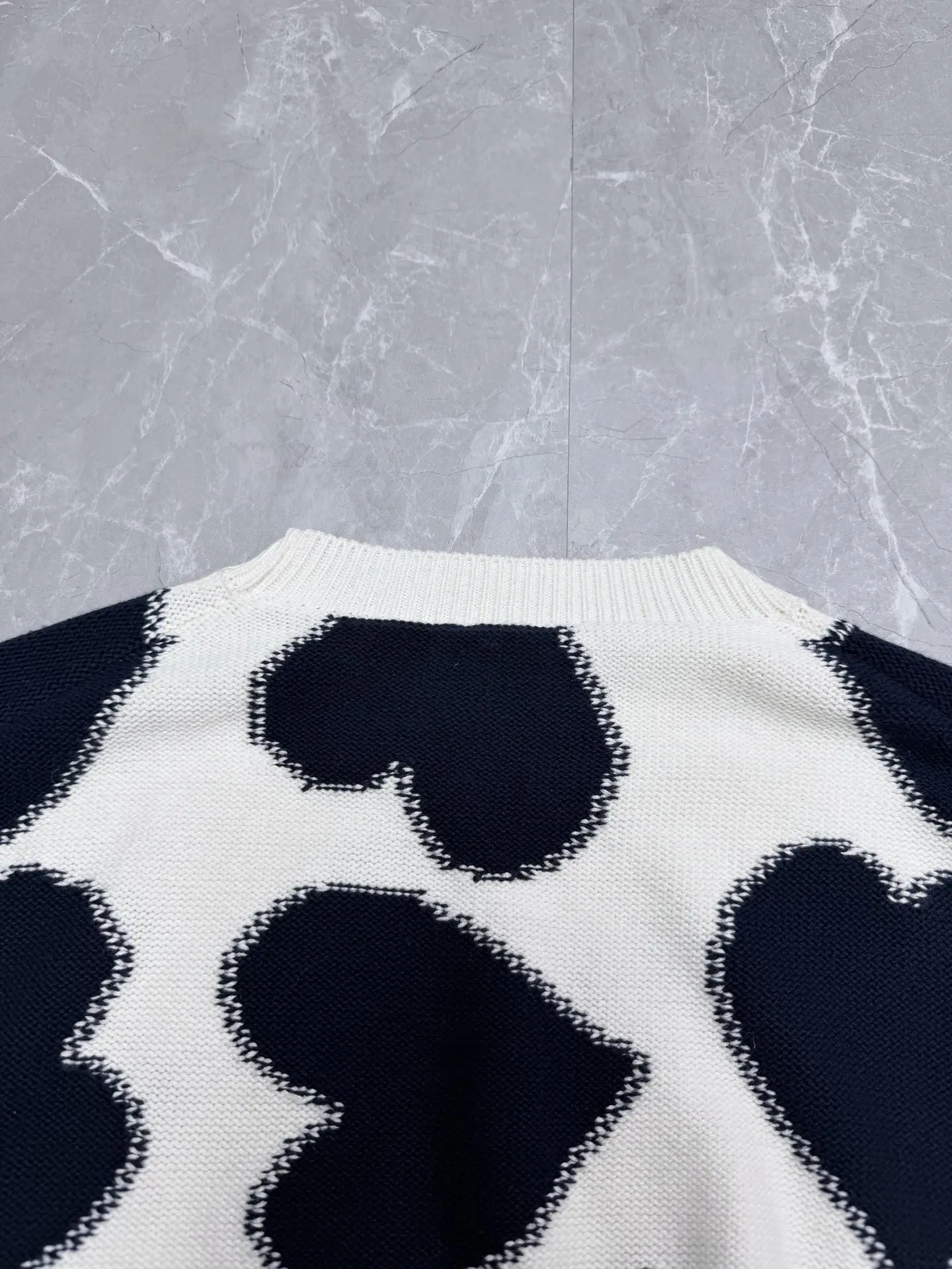 Heart-Intarsia Crew-Neck Knit Sweater D31522042 — view 9