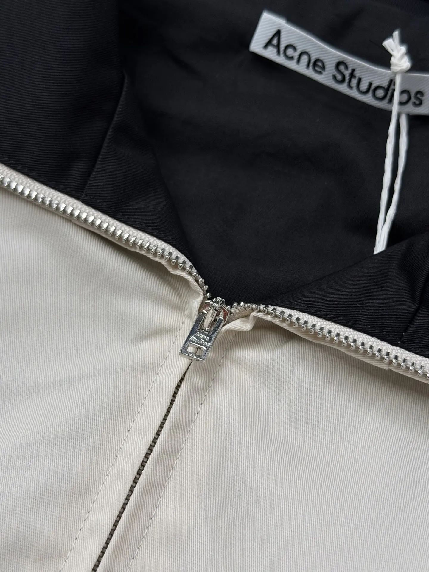Logo-Embroidered Poplin Harrington Jacket D31823453 — view 9