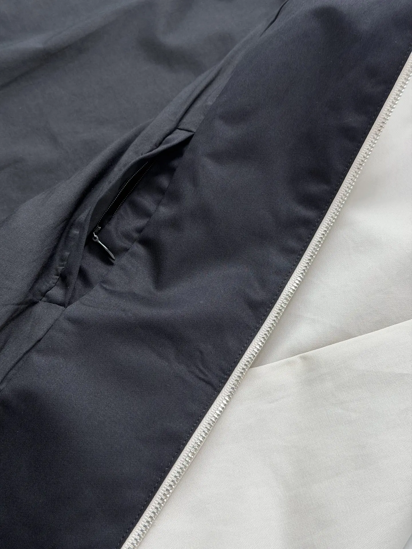 Logo-Embroidered Poplin Harrington Jacket D31823453 — view 12