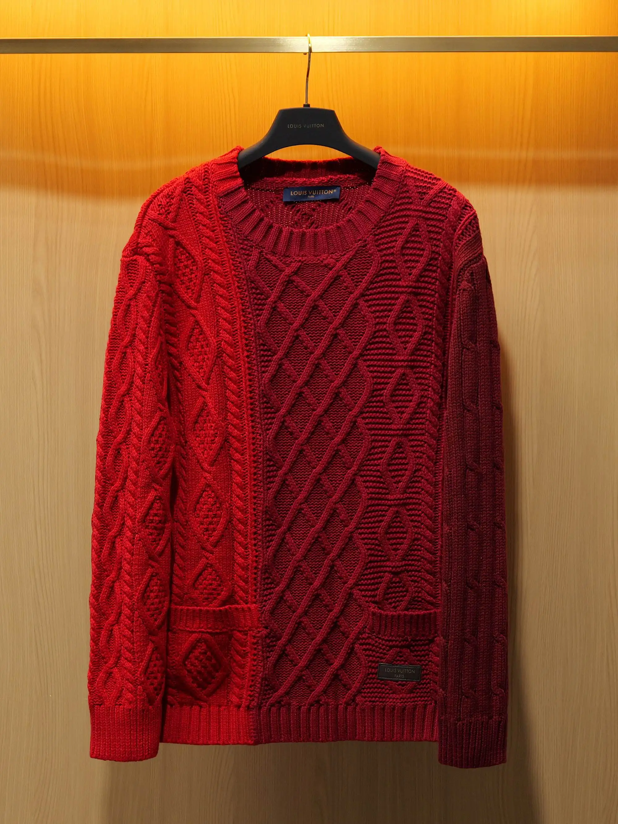 Cable-Knit Tonal Gradient Sweater D32021418