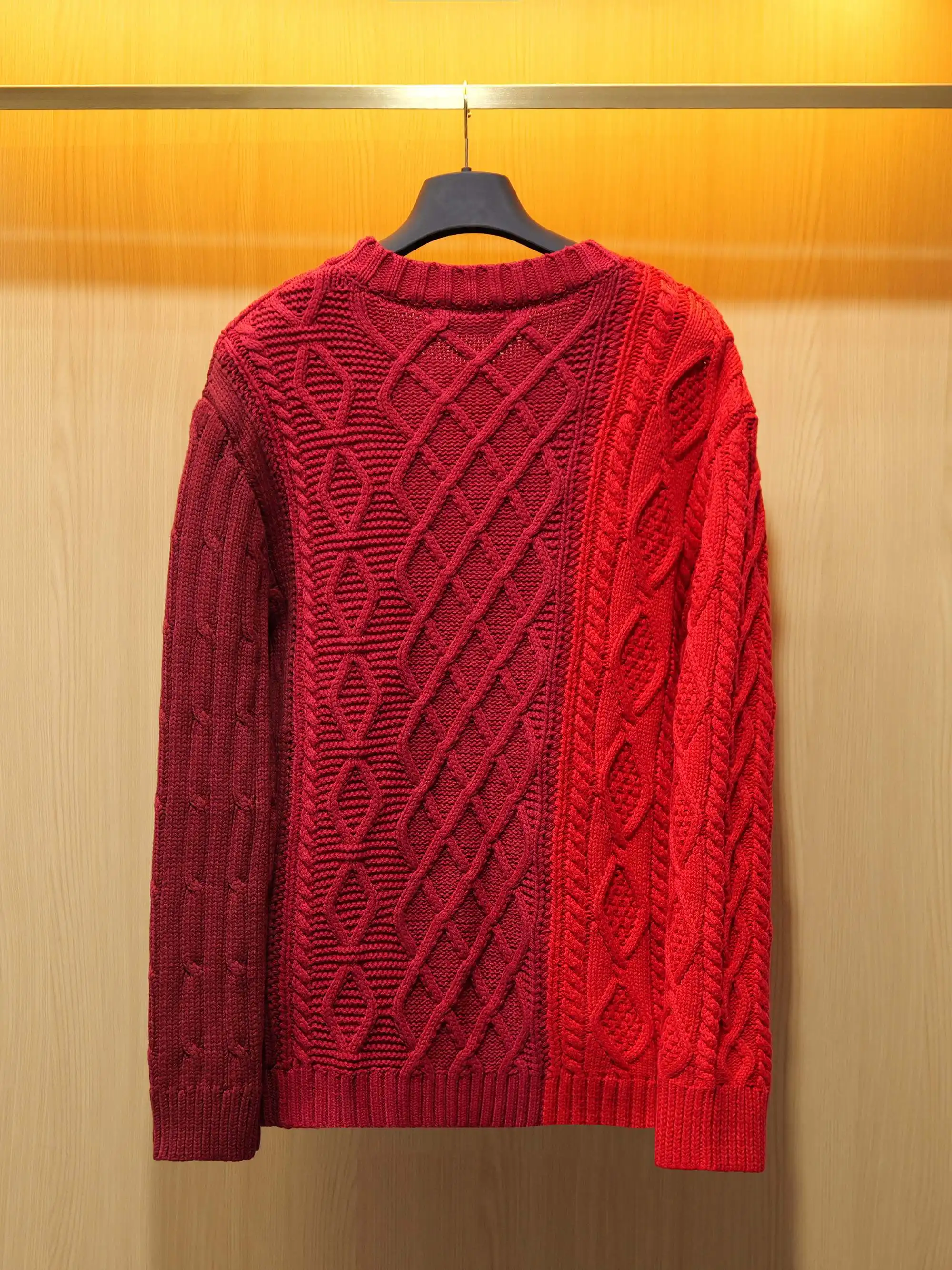 Cable-Knit Tonal Gradient Sweater D32021418 — view 2