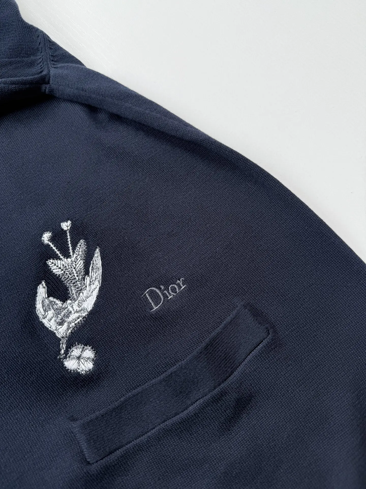 Bird Embroidery V-Neck Knit Cardigan D33522605 — view 4