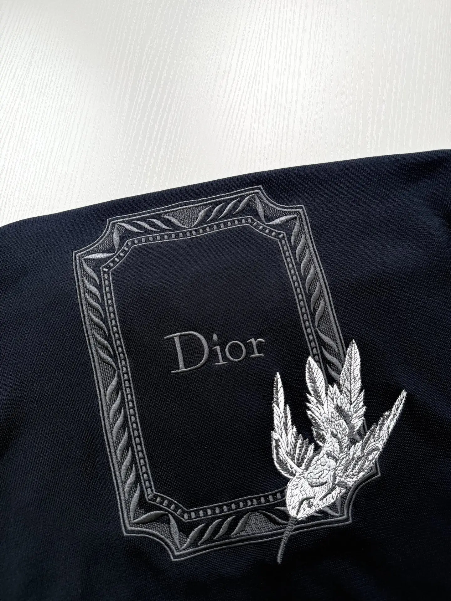 Bird Embroidery V-Neck Knit Cardigan D33522605 — view 8