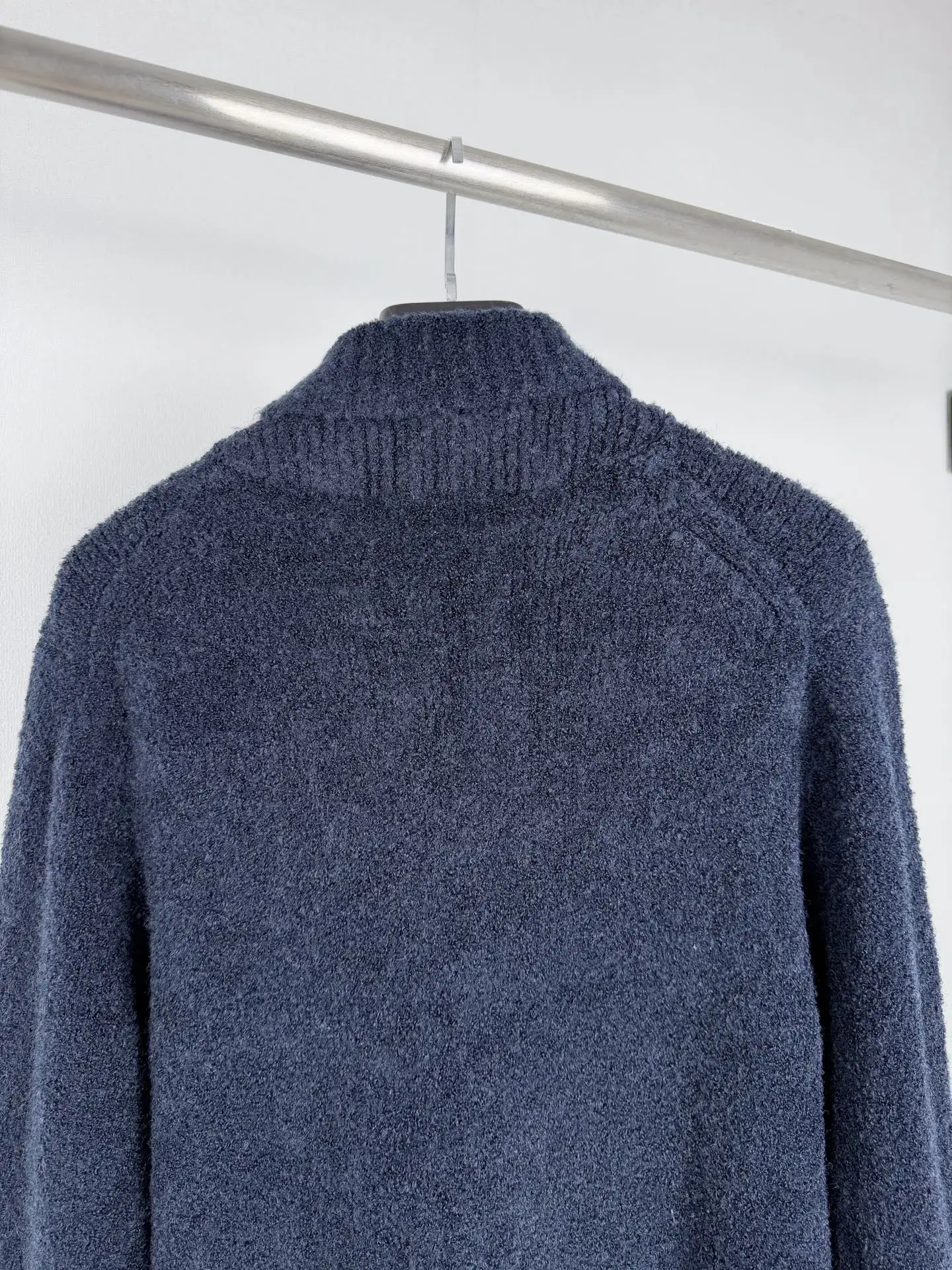 Script Logo Bouclé Zip-Up Cardigan D33520036 — view 4