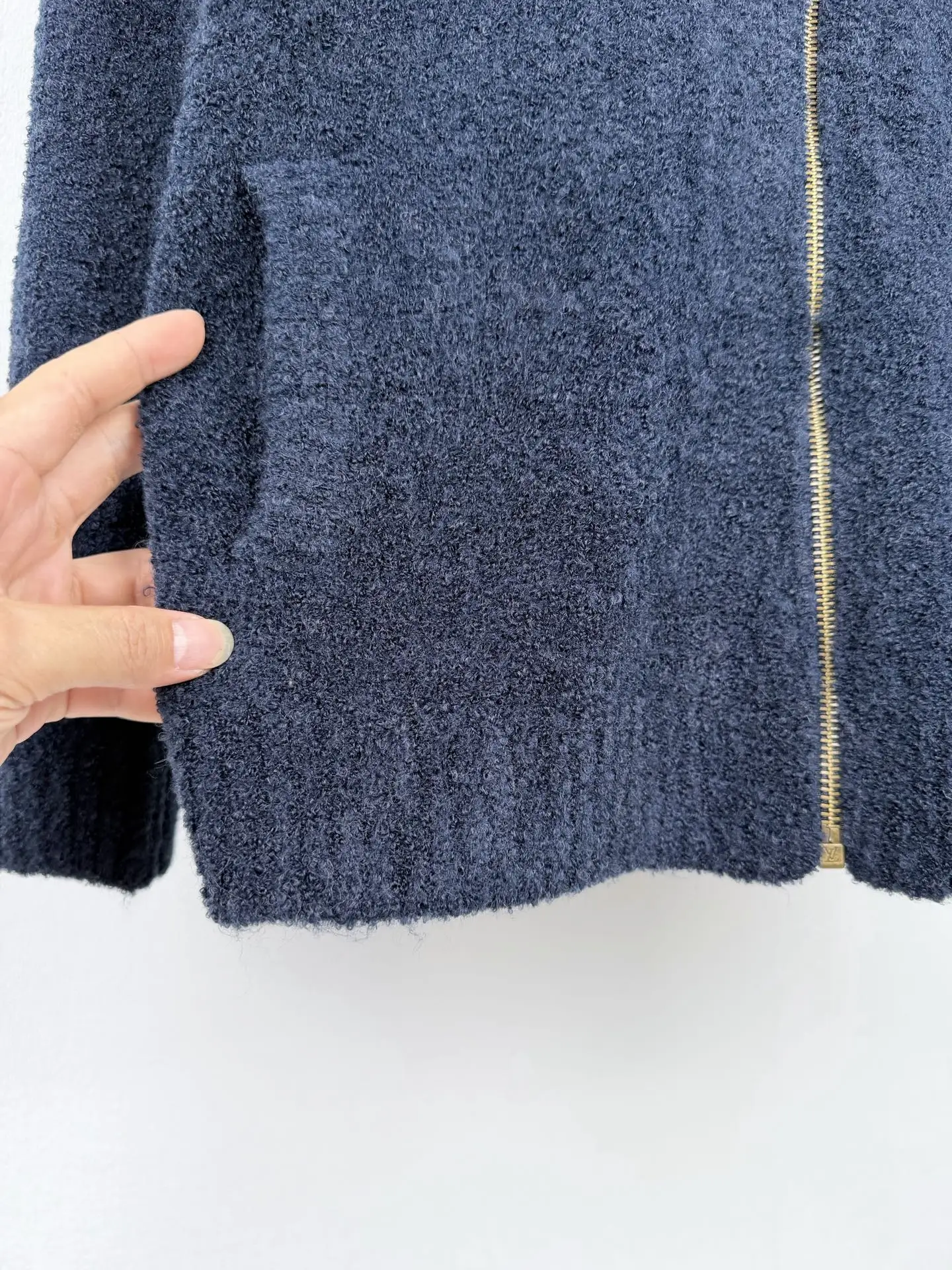 Script Logo Bouclé Zip-Up Cardigan D33520036 — view 9
