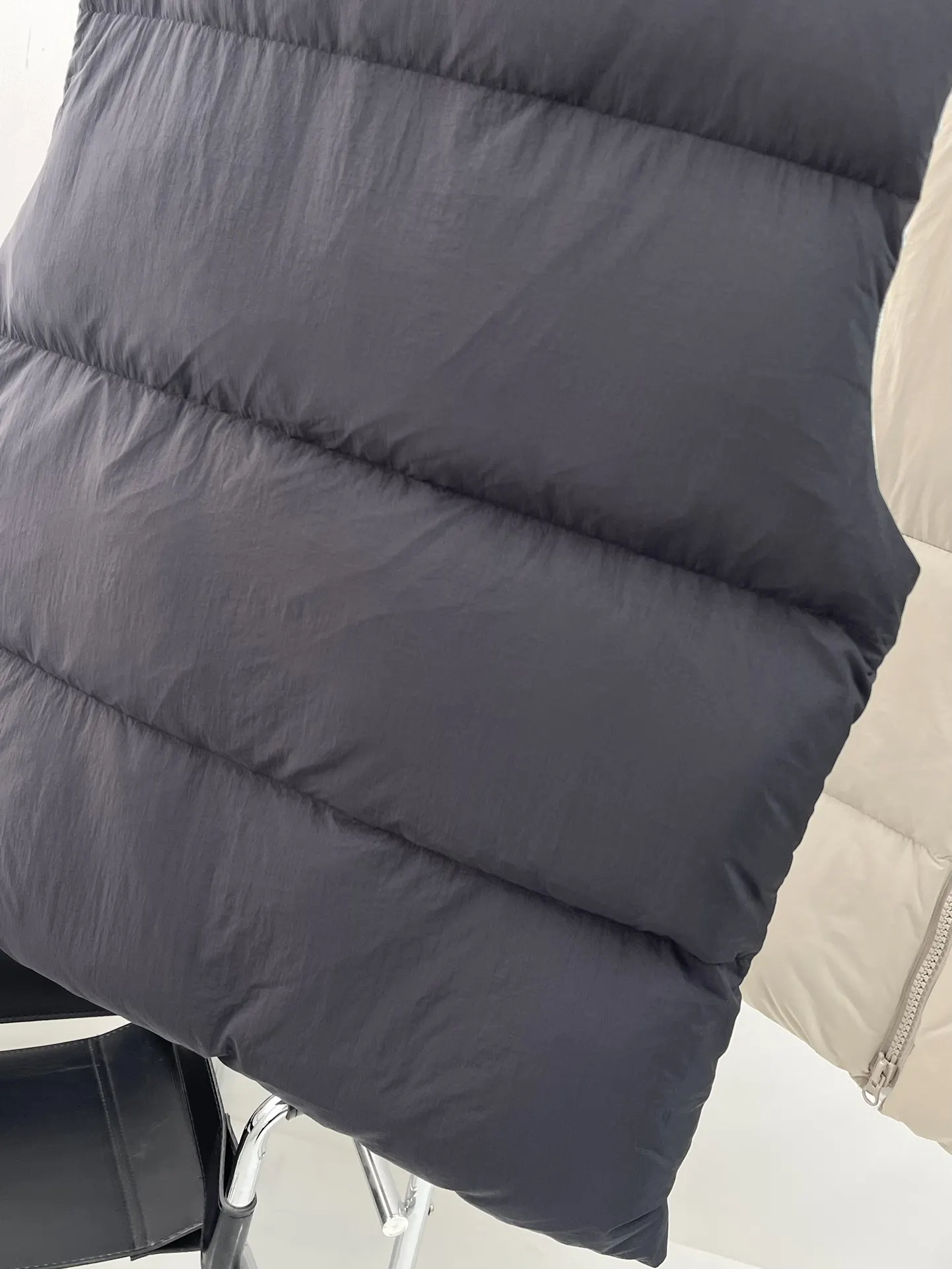 Everett Pastels Down-Filled Gilet D34022721 — view 8