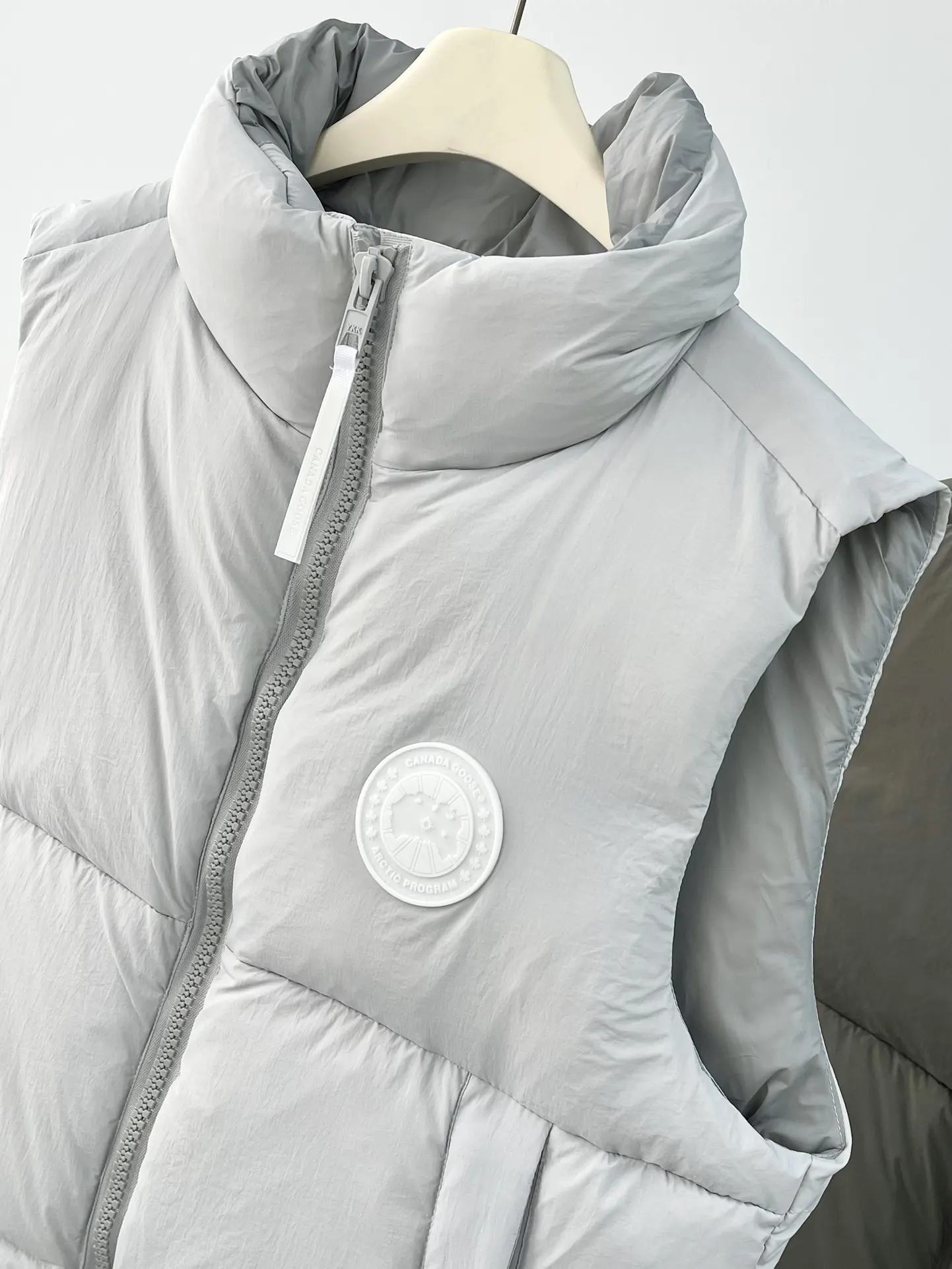 Everett Pastels Down-Filled Gilet D34022719 — view 3