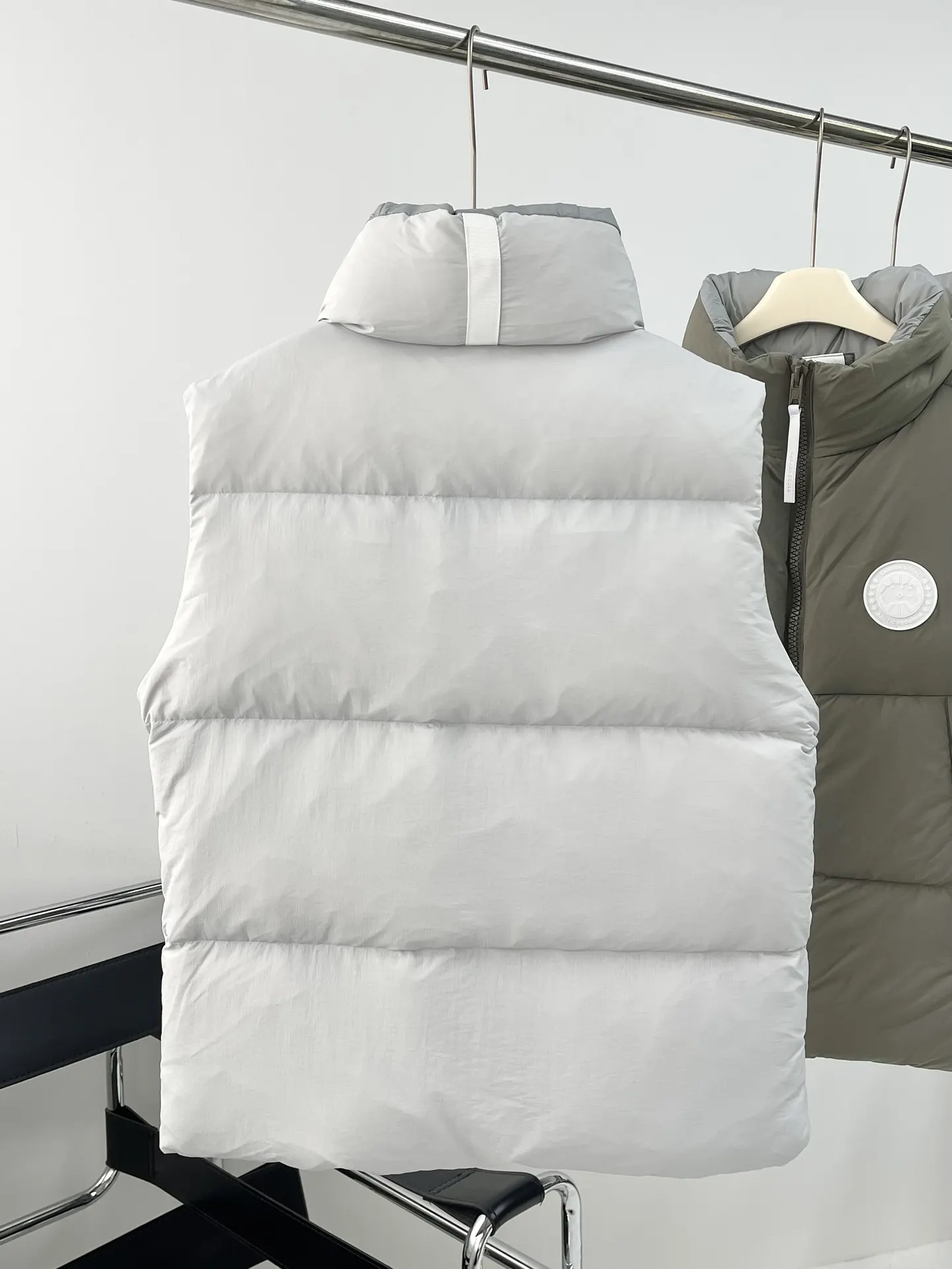 Everett Pastels Down-Filled Gilet D34022719 — view 6