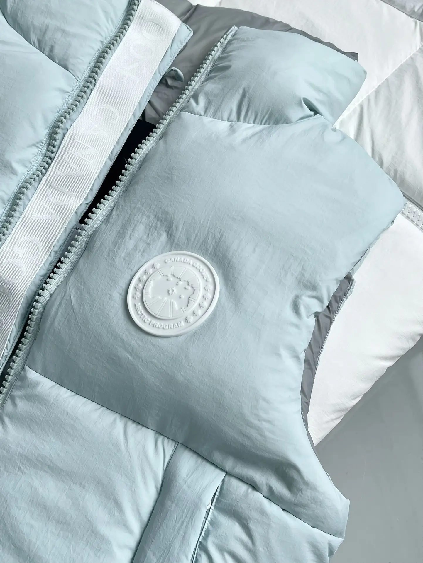 Everett Pastels Down-Filled Gilet D34022711 — view 3