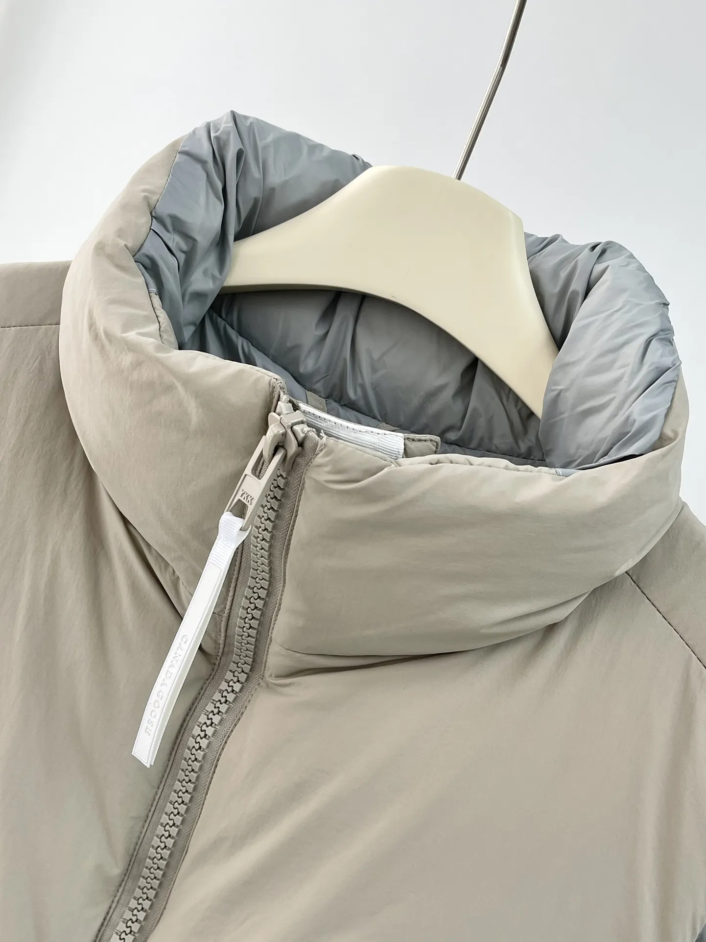 Everett Pastels Down-Filled Gilet D34022717 — view 2