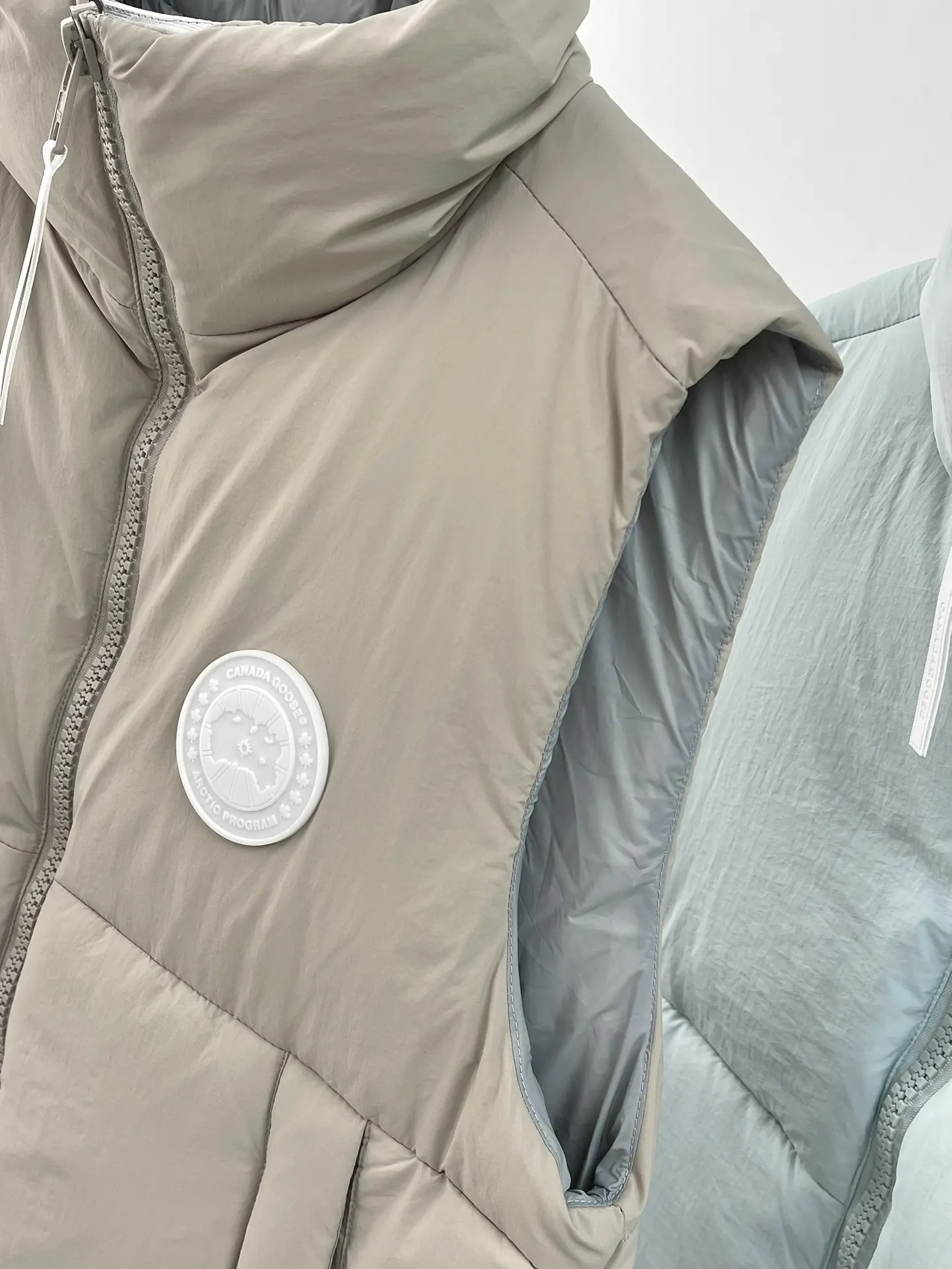 Everett Pastels Down-Filled Gilet D34022717 — view 3