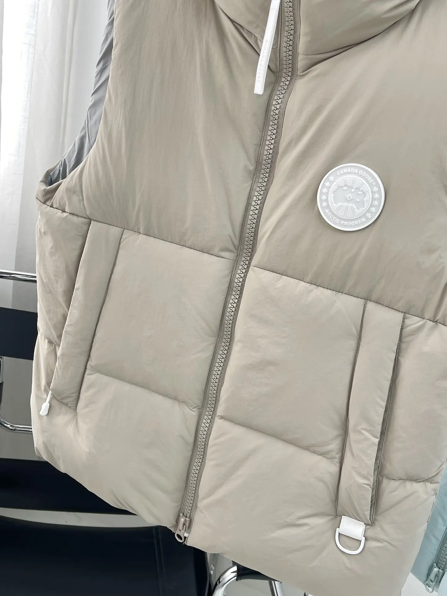 Everett Pastels Down-Filled Gilet D34022717 — view 5