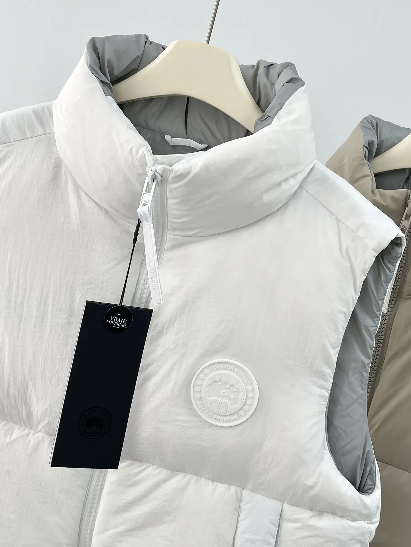 Everett Pastels Down-Filled Gilet D34022715 — view 3