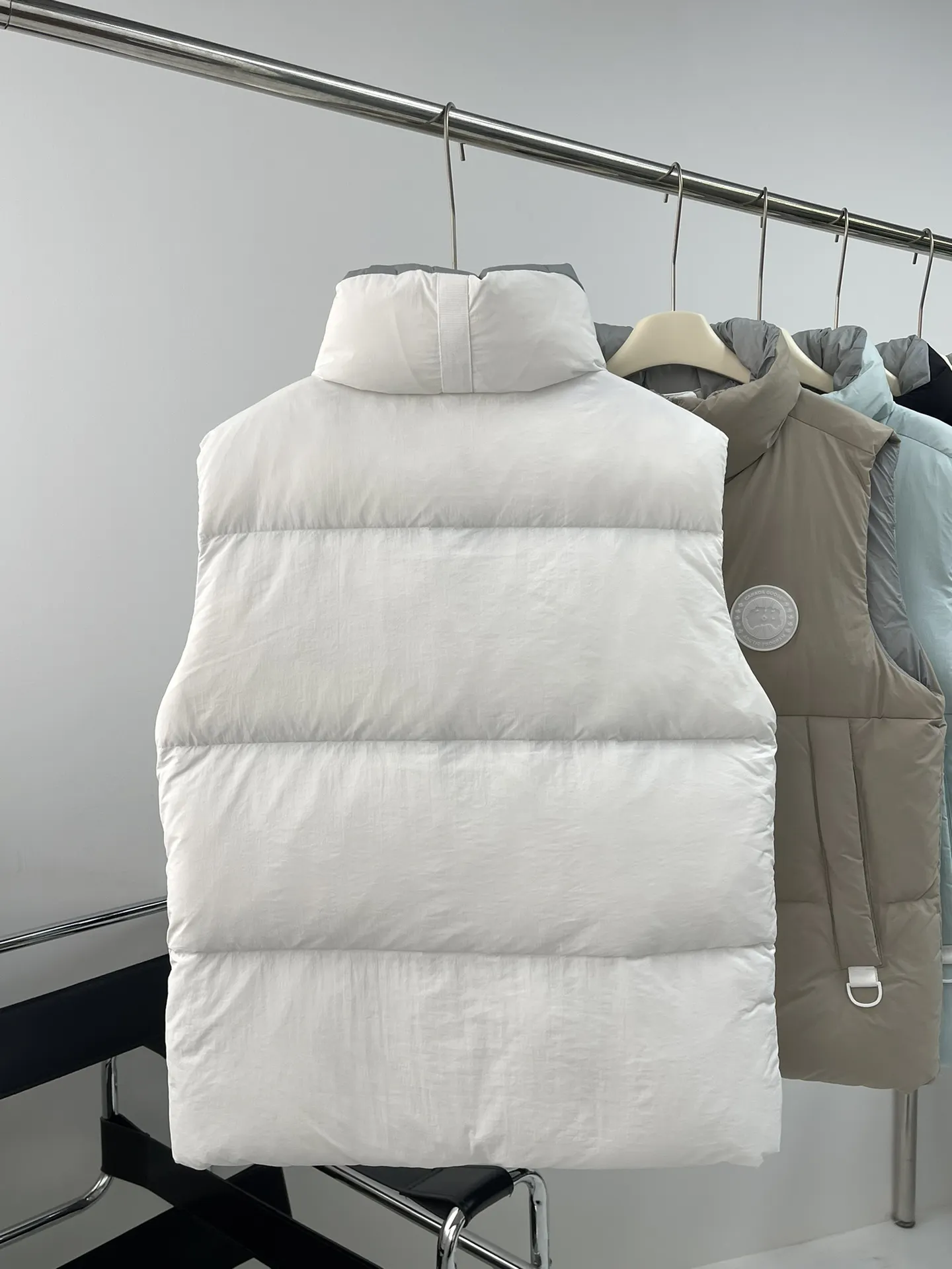 Everett Pastels Down-Filled Gilet D34022715 — view 6