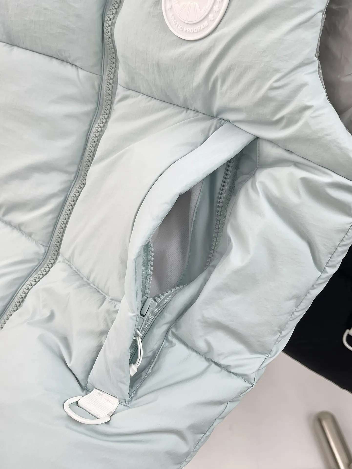 Everett Pastels Down-Filled Gilet D34022710 — view 8