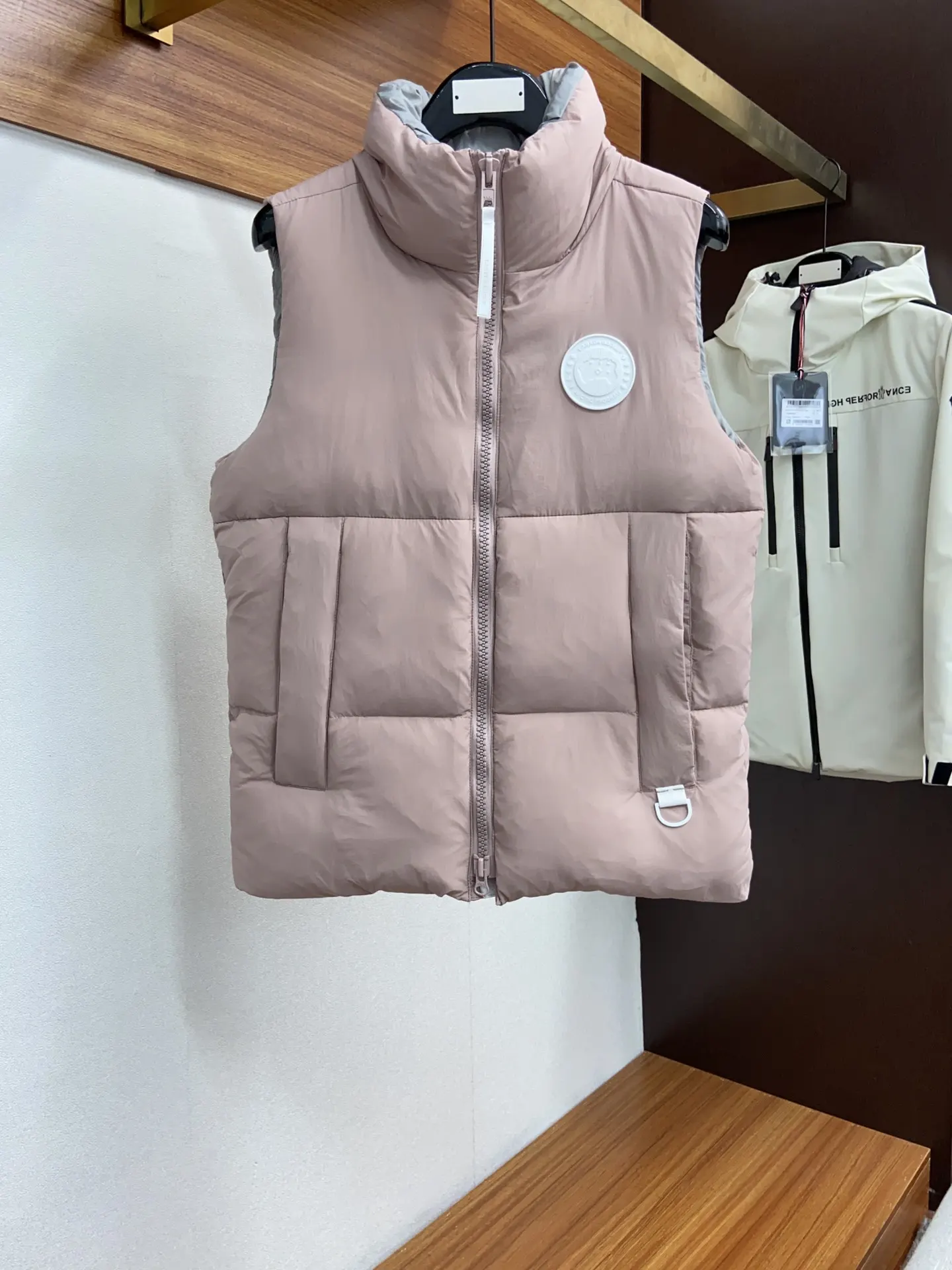 Everett Pastels Down-Filled Gilet D34022713