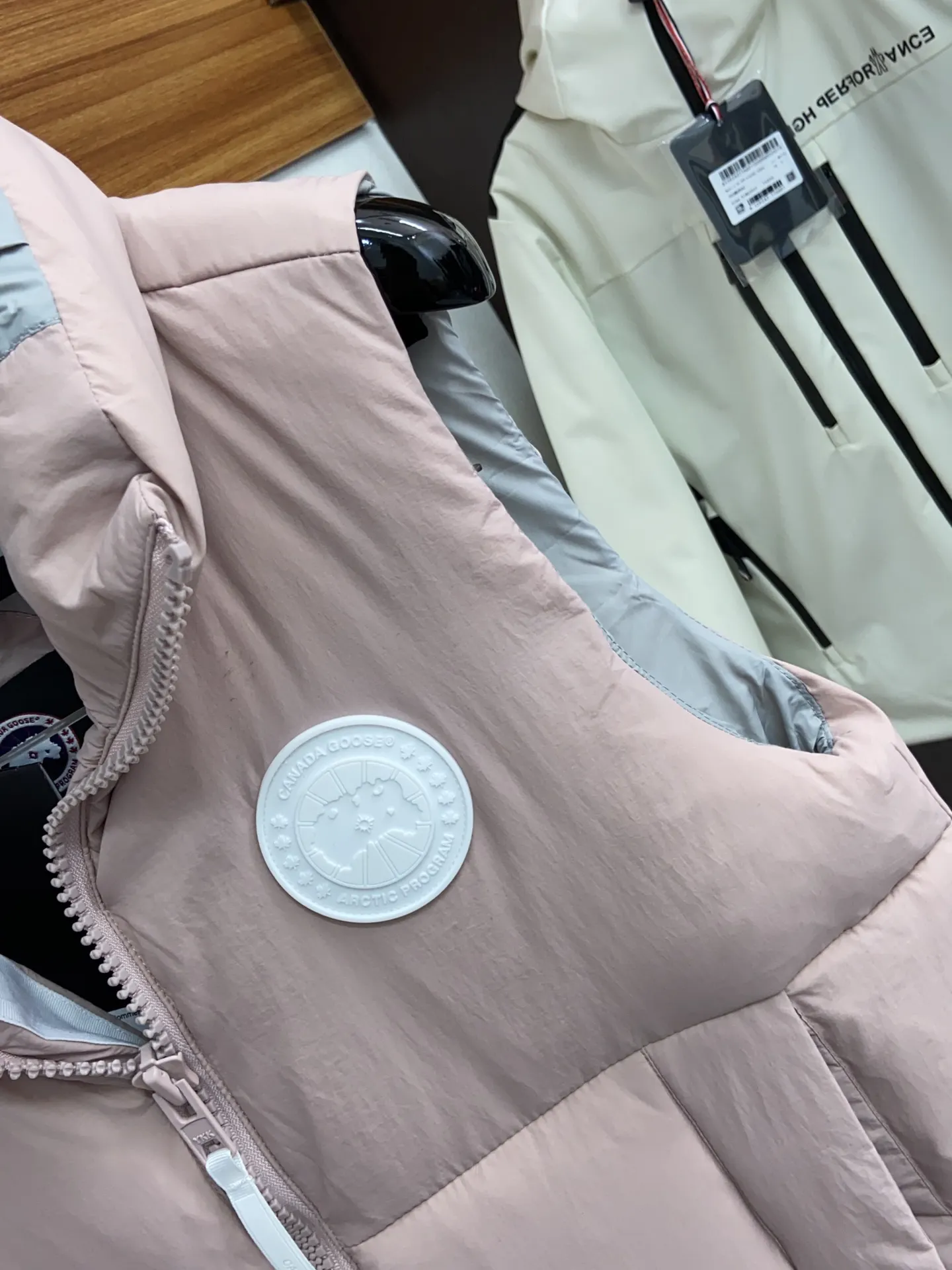 Everett Pastels Down-Filled Gilet D34022713 — view 4