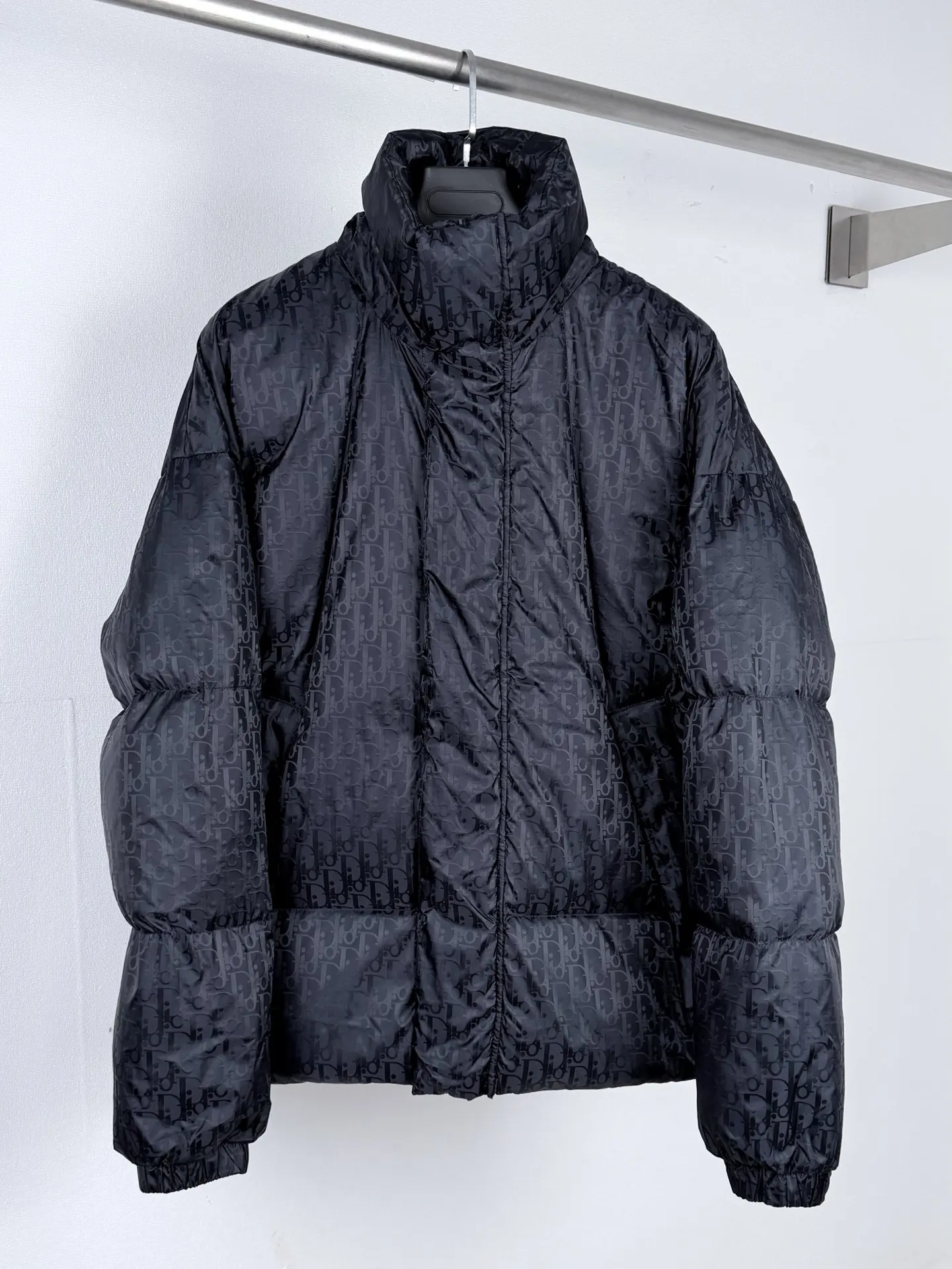 Oblique Jacquard Hooded Down Puffer Jacket D34019989