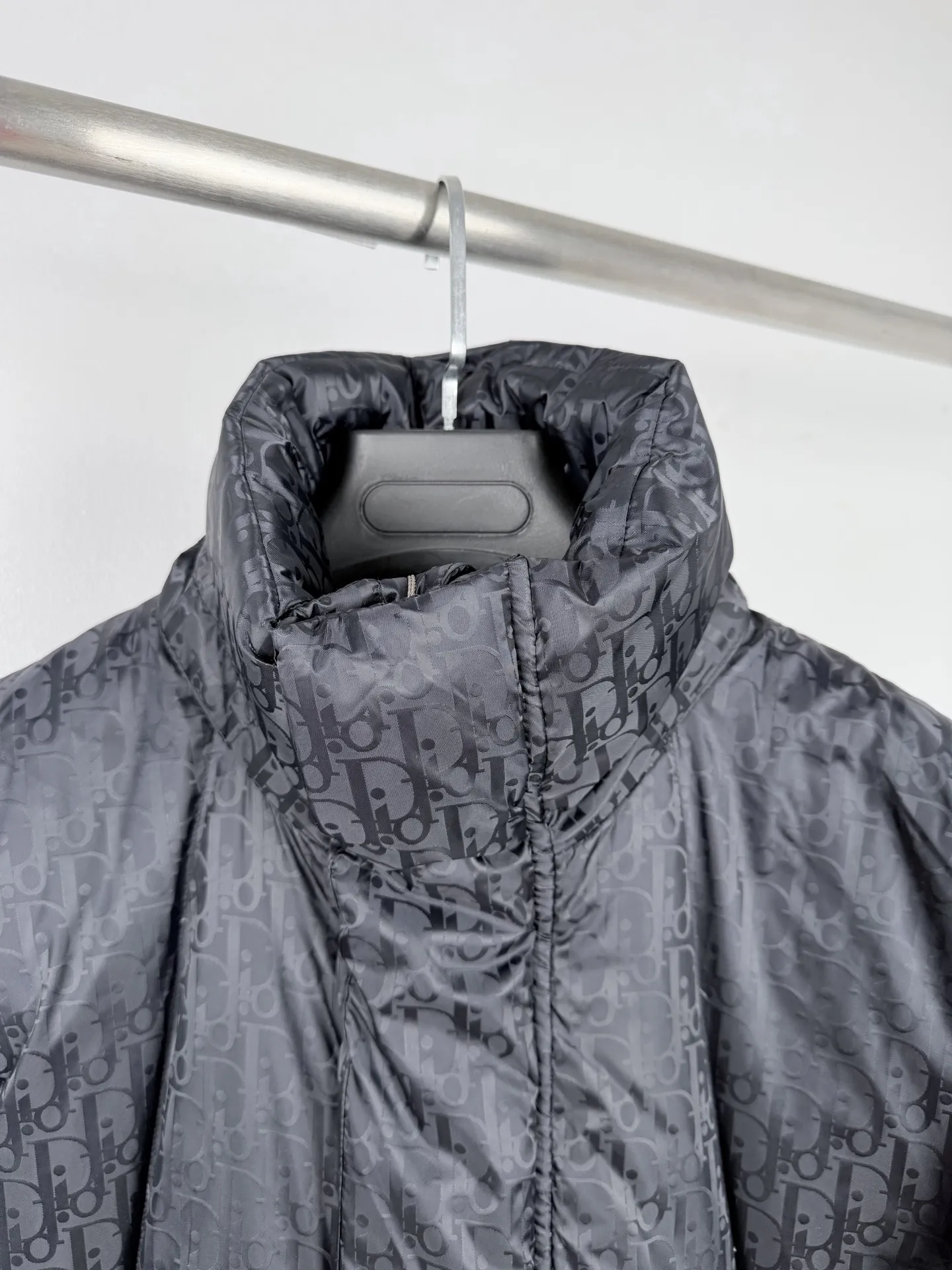 Oblique Jacquard Hooded Down Puffer Jacket D34019989 — view 5