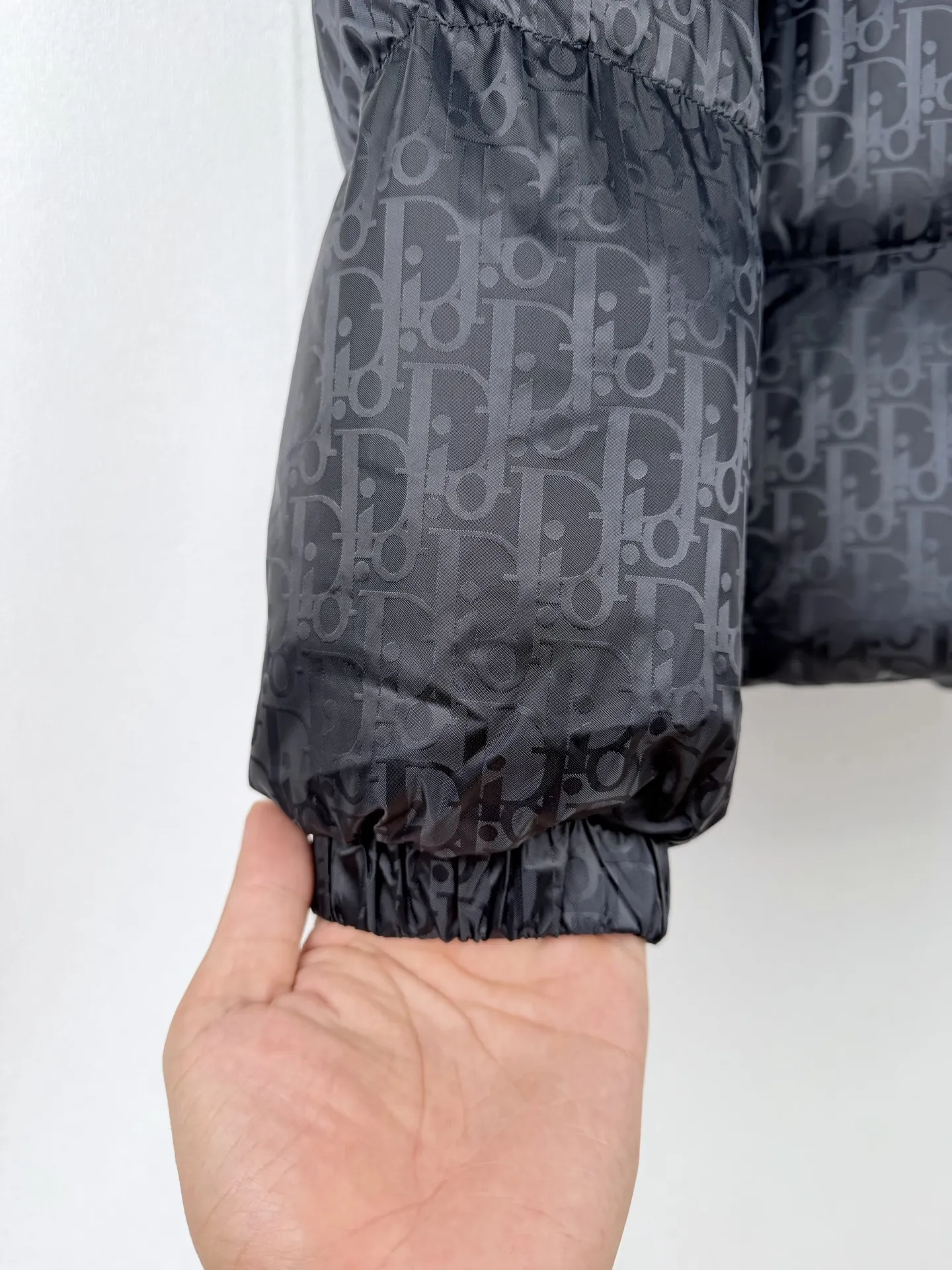 Oblique Jacquard Hooded Down Puffer Jacket D34019989 — view 8