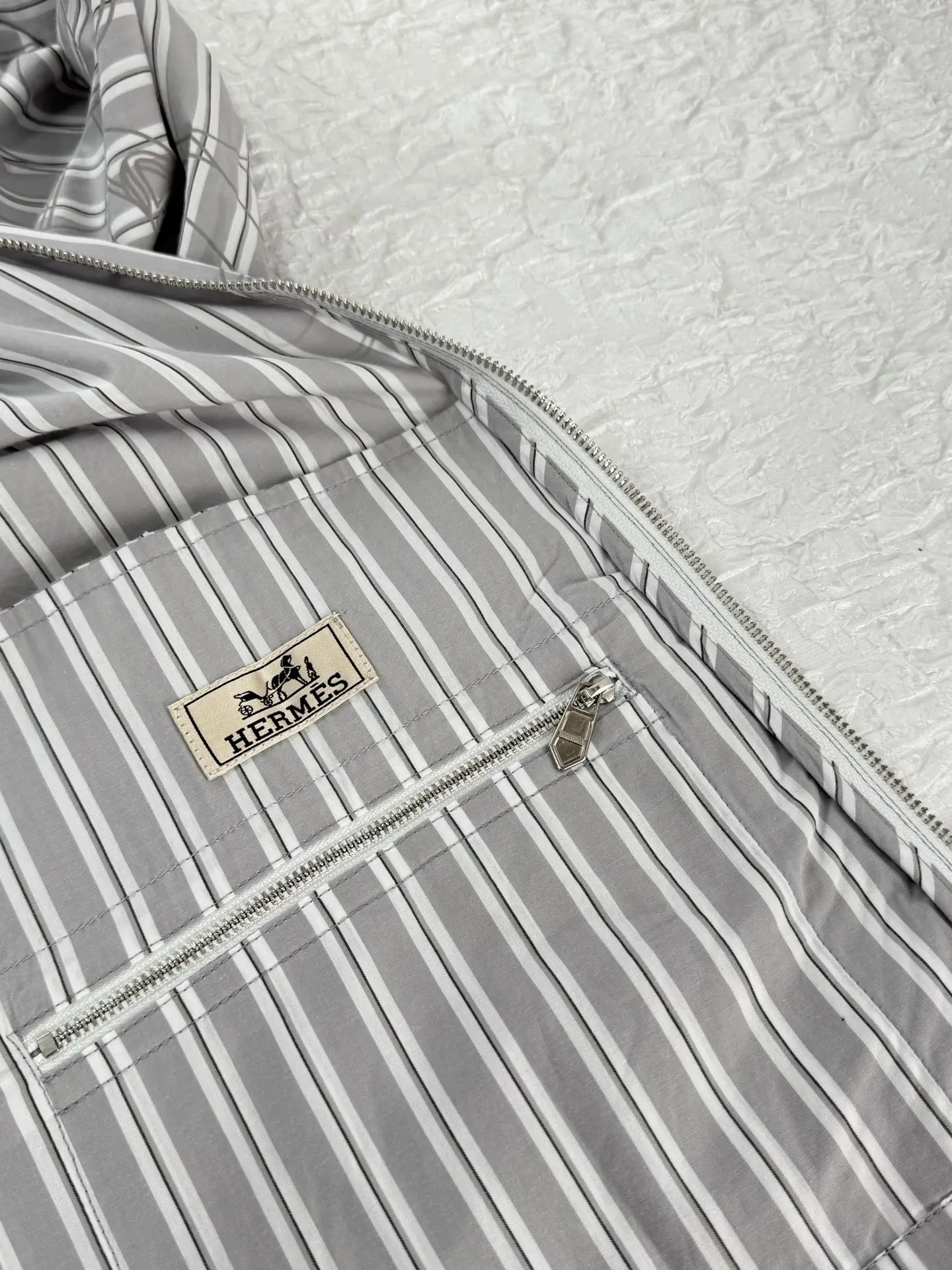 Striped Sketch Print Stand-Collar Jacket D34019934 — view 8