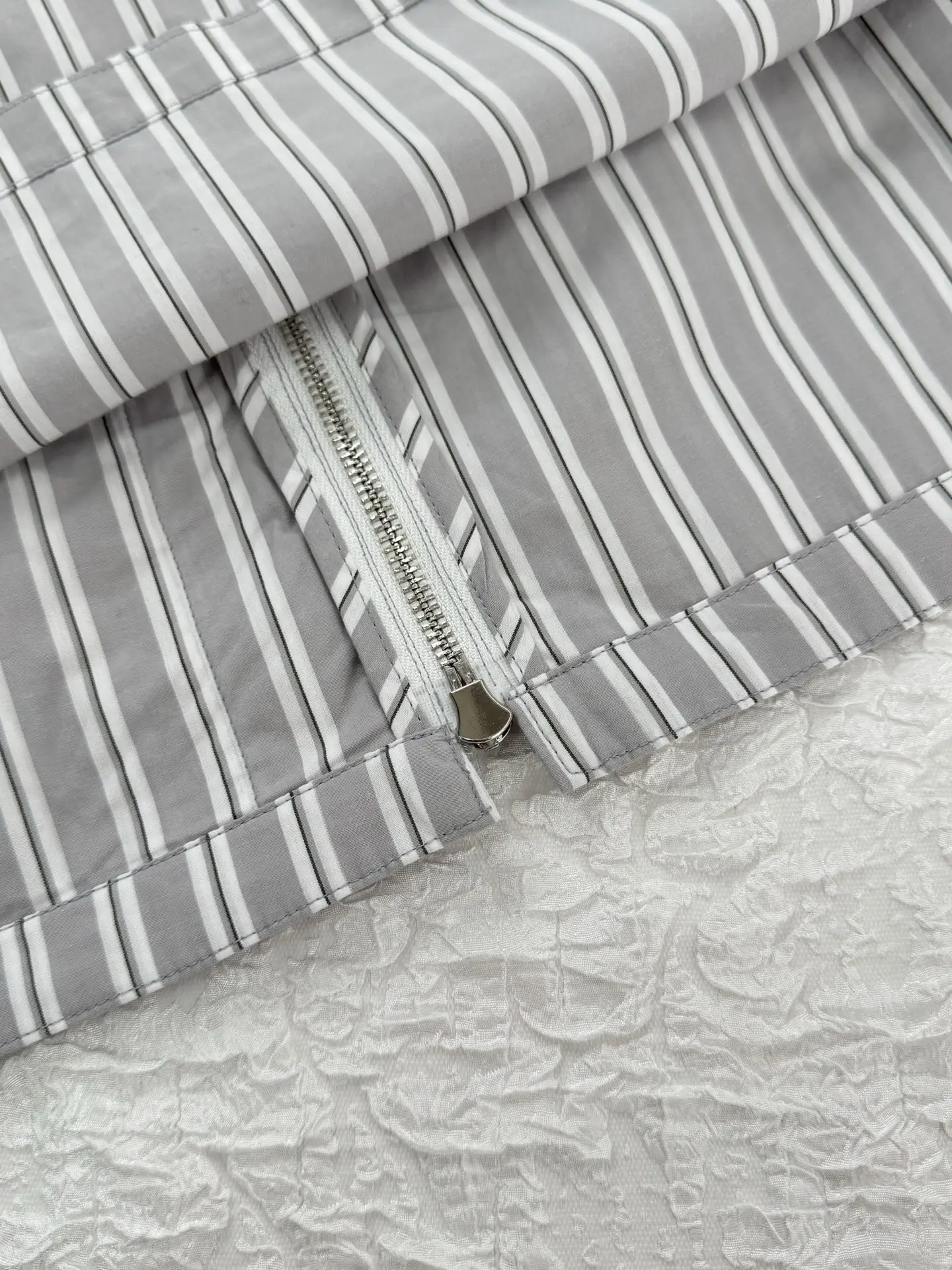 Striped Sketch Print Stand-Collar Jacket D34019934 — view 10