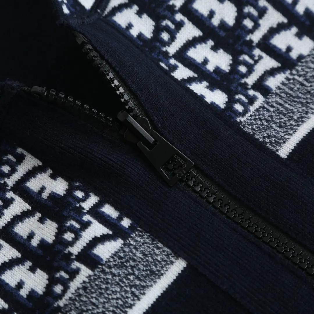Oblique Reversible Zip-Up Hooded Sweater D35021917 — view 5