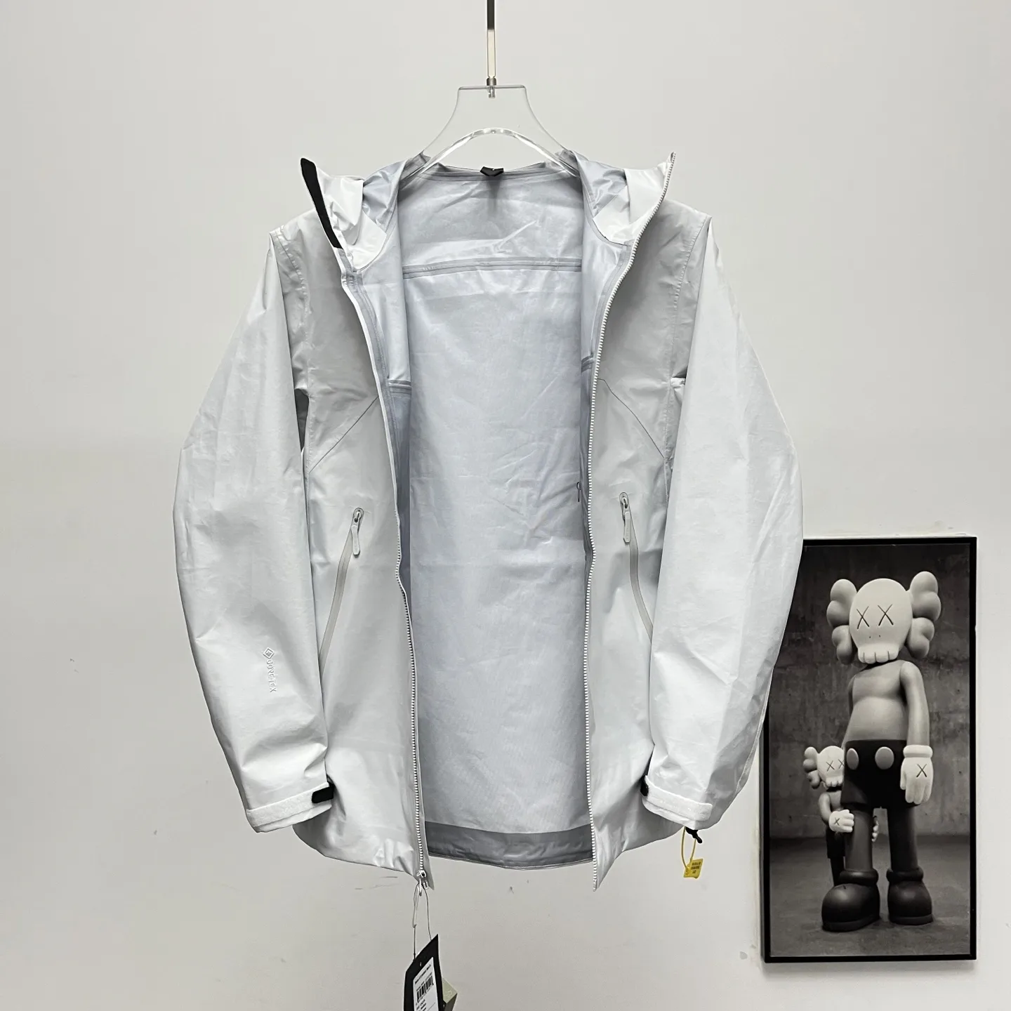 Beta GORE-TEX Hooded Shell Jacket D36022635 — view 7