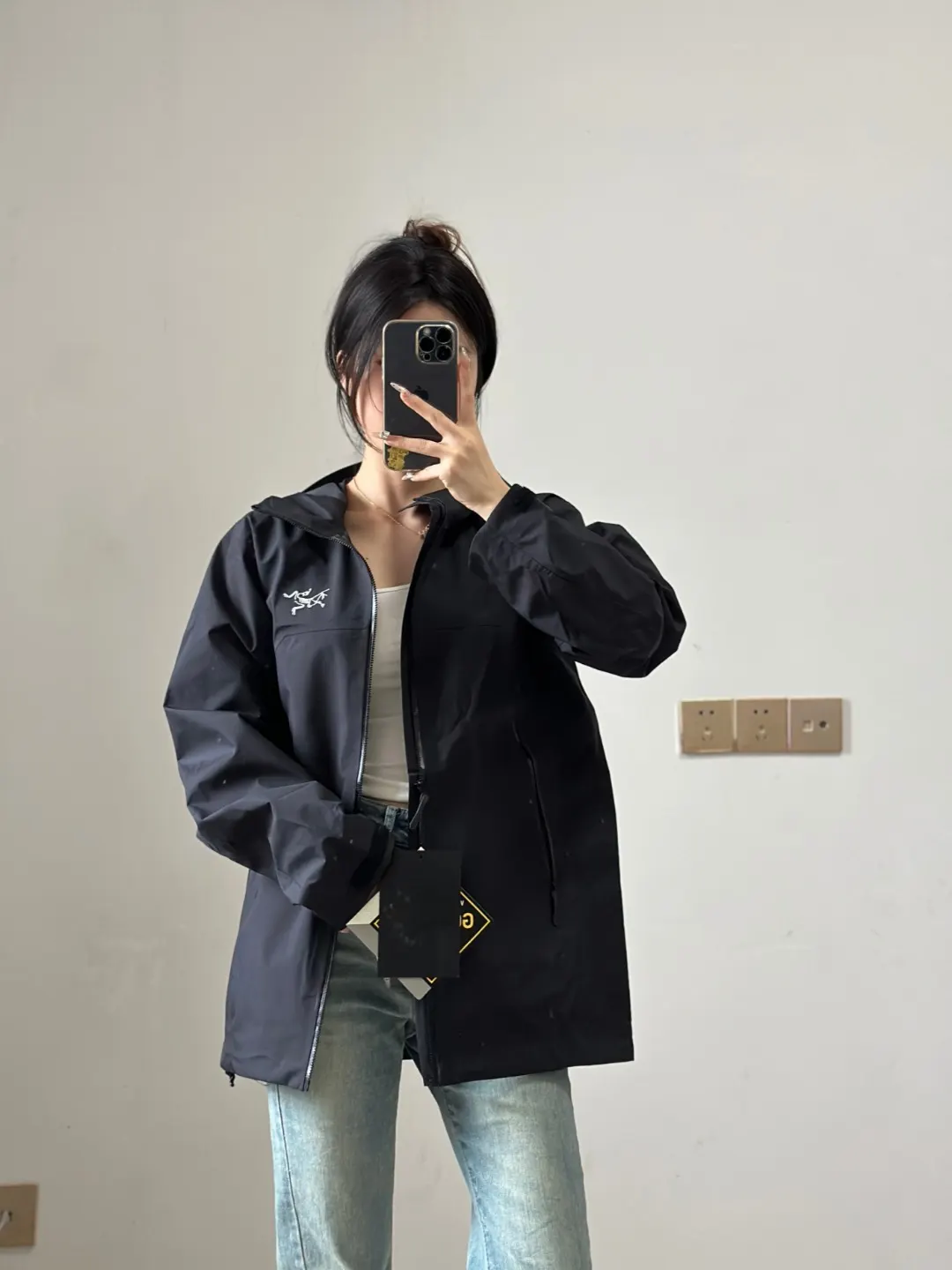 Beta GORE-TEX Hooded Shell Jacket D36022632 — view 3