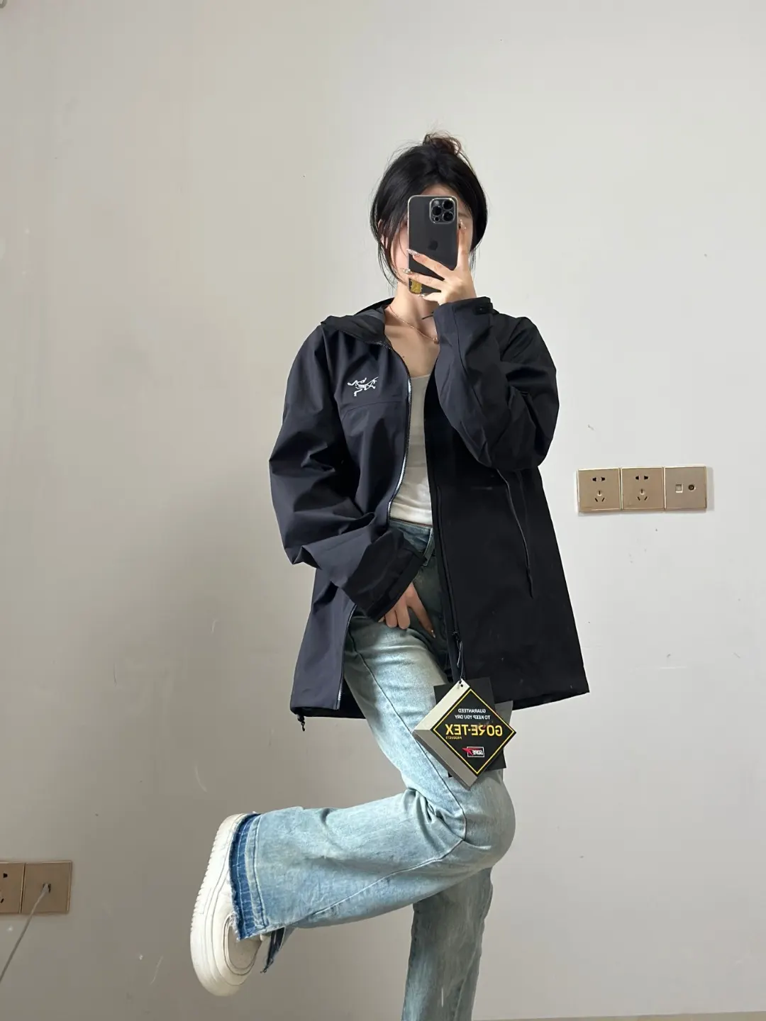Beta GORE-TEX Hooded Shell Jacket D36022632 — view 4