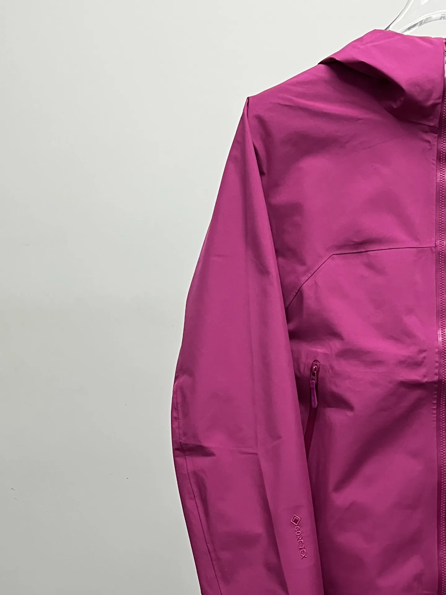 Beta GORE-TEX Lightweight Hooded Shell Jacket D36022643 — view 4