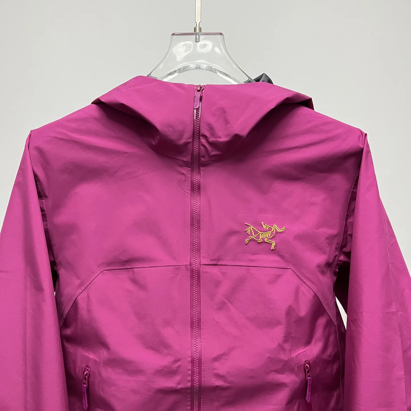 Beta GORE-TEX Lightweight Hooded Shell Jacket D36022643 — view 7