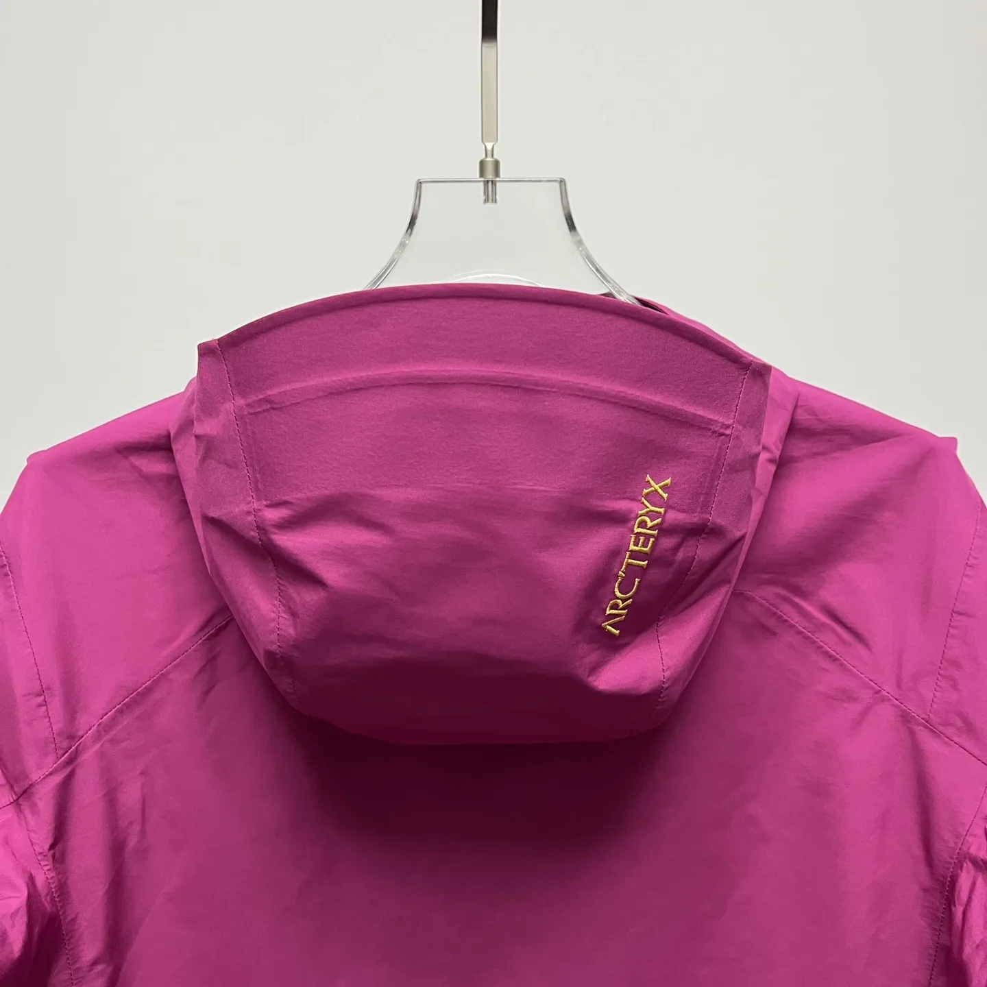 Beta GORE-TEX Lightweight Hooded Shell Jacket D36022643 — view 8